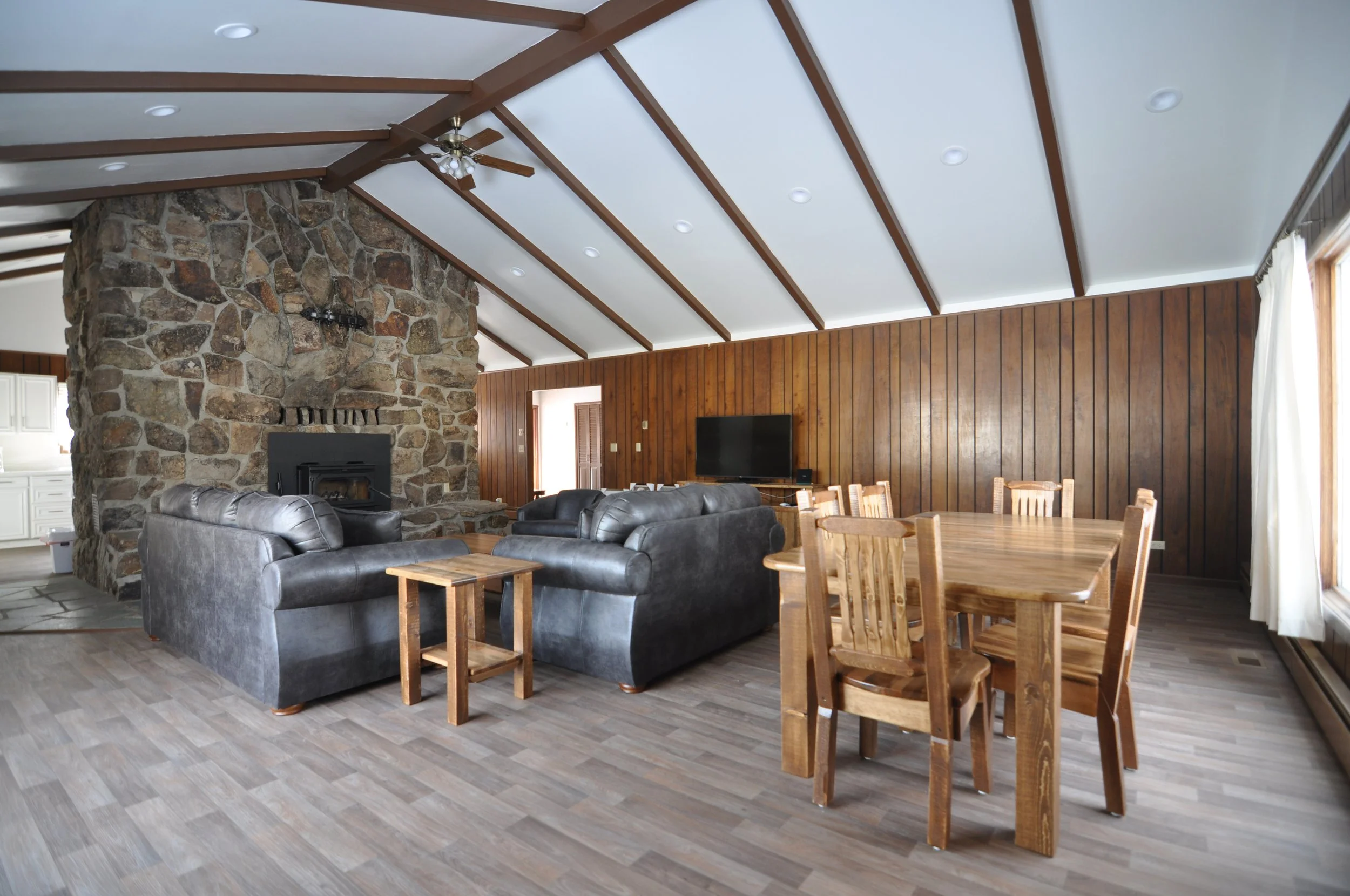 sterlinglodge-living-area-5.jpg