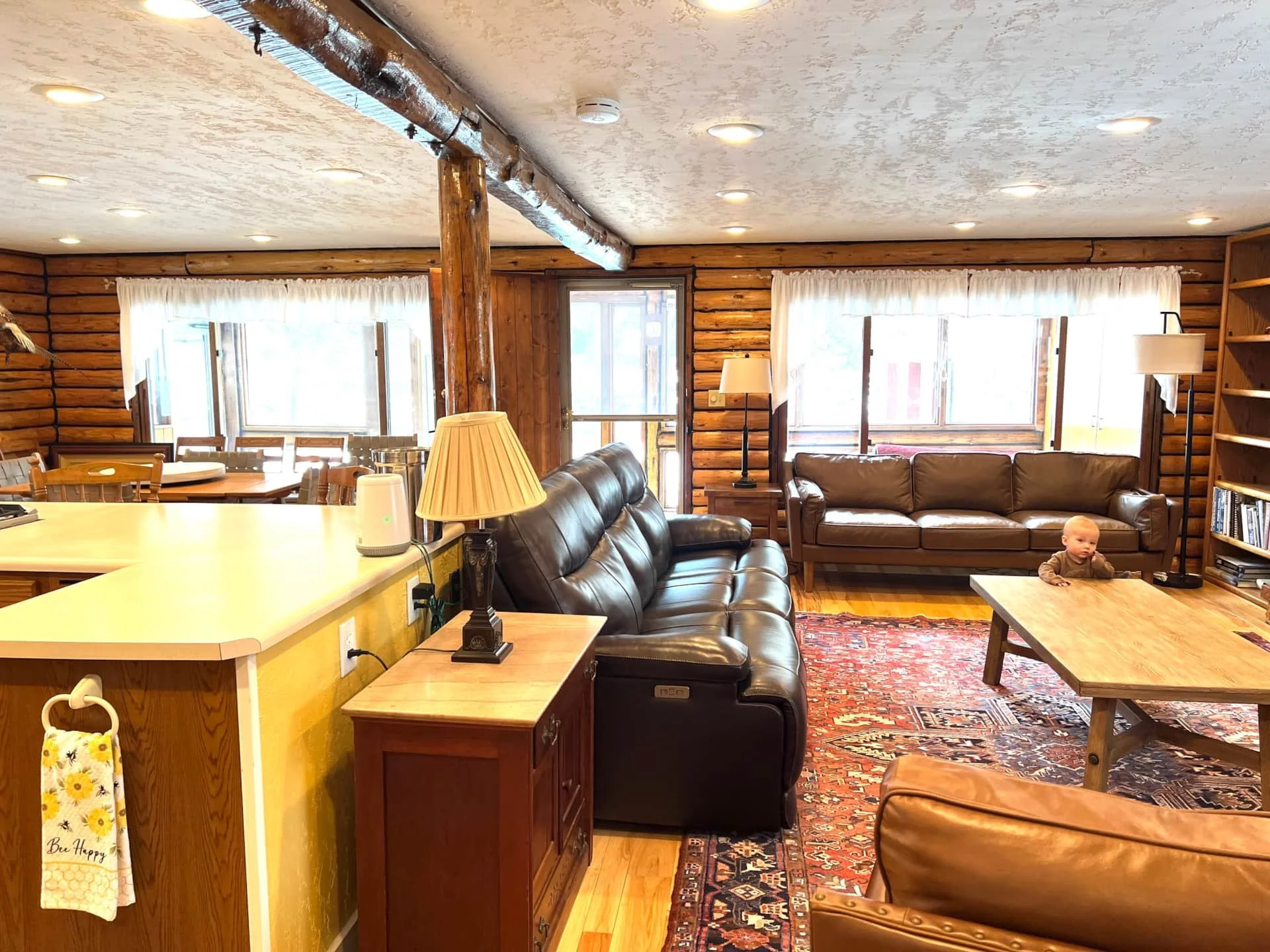 MissouriRiverGetawayLivingRoom.jpg