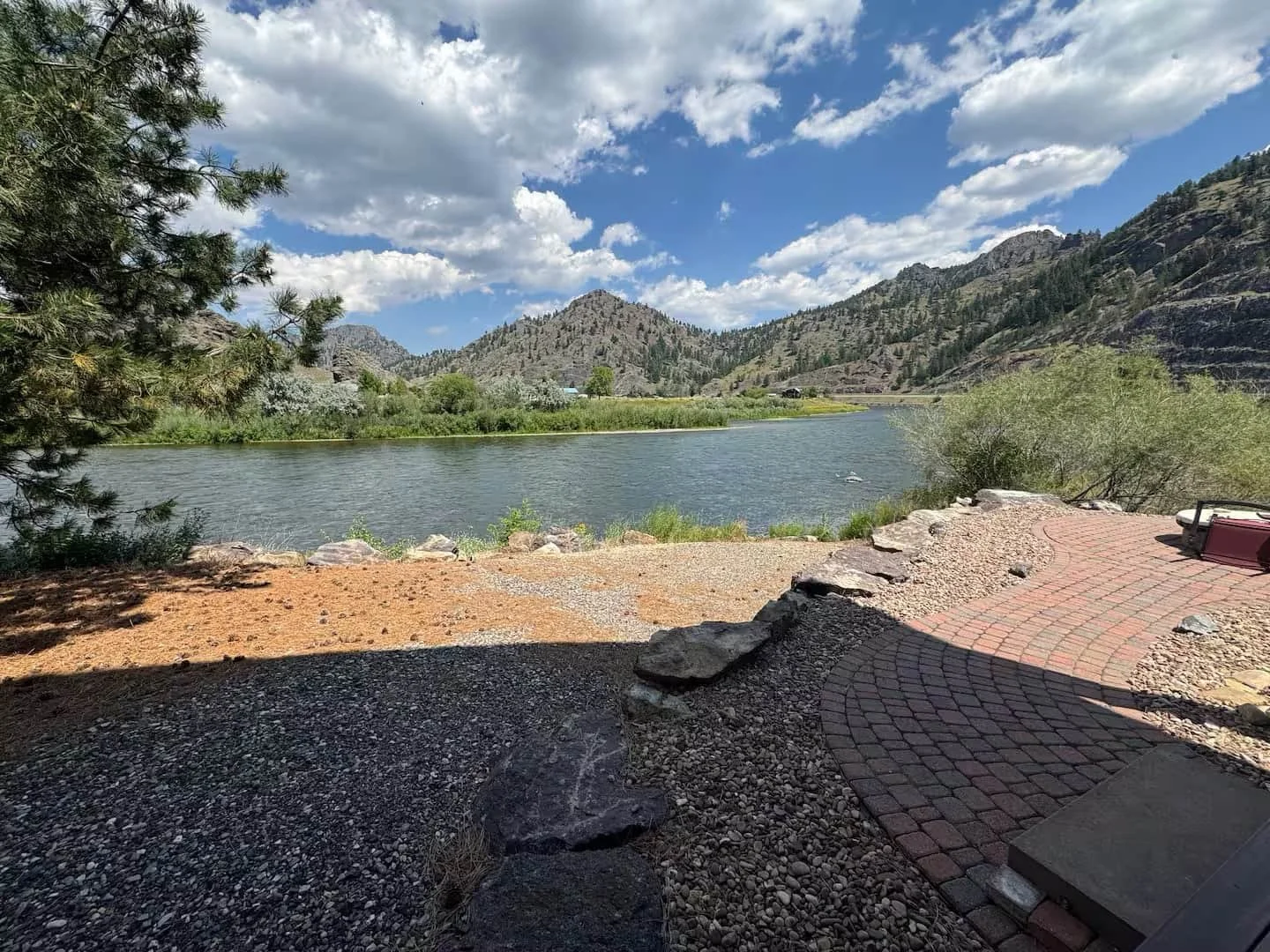 fadeaway lodge river access.jpg