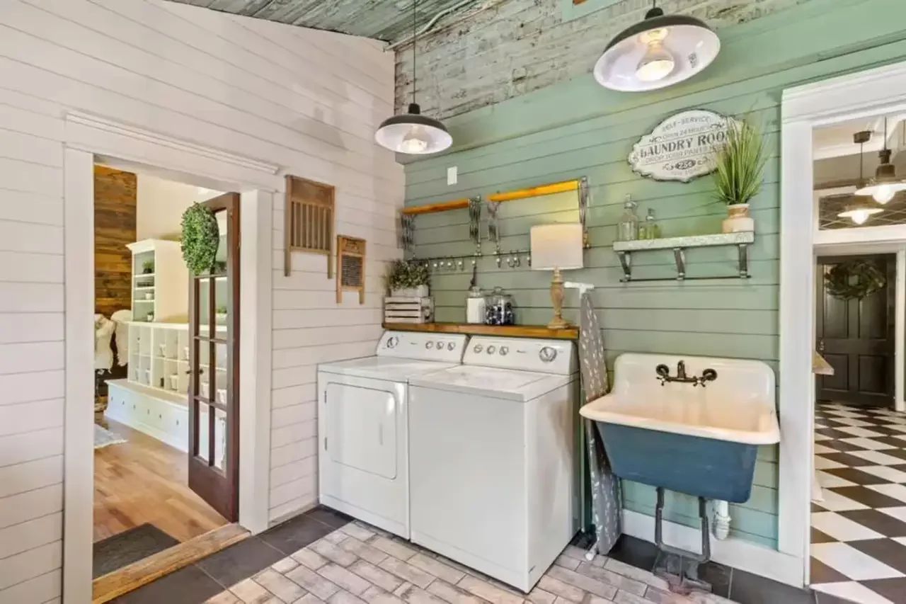 cascade retreat laundry room.webp