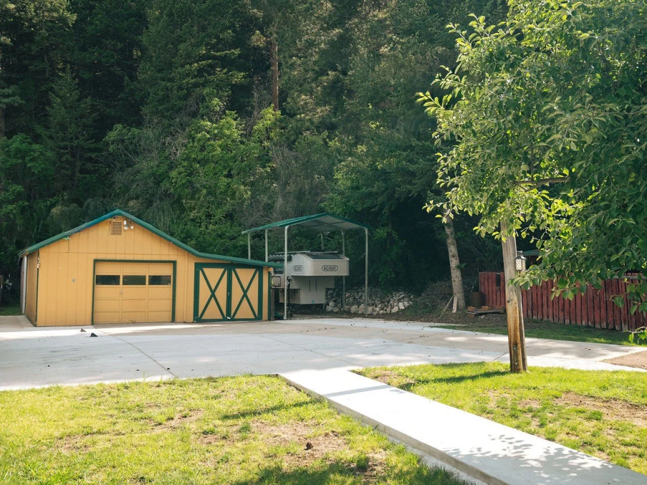 wolf creek fish house driveway.jfif