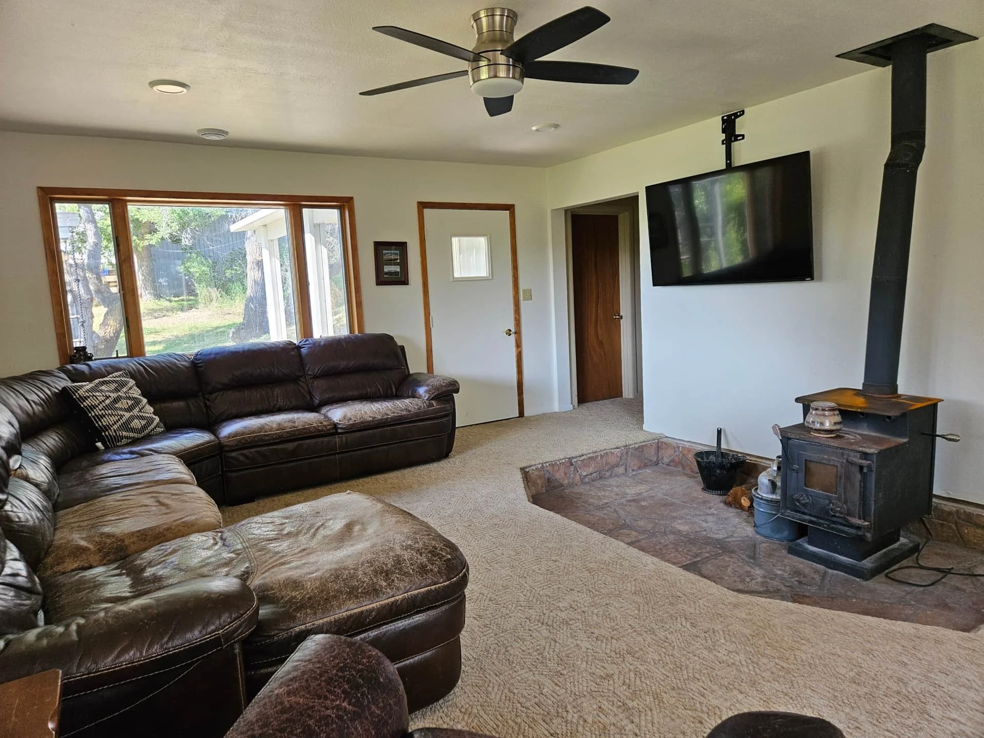 cascade home on the missouri fireplace.jpg