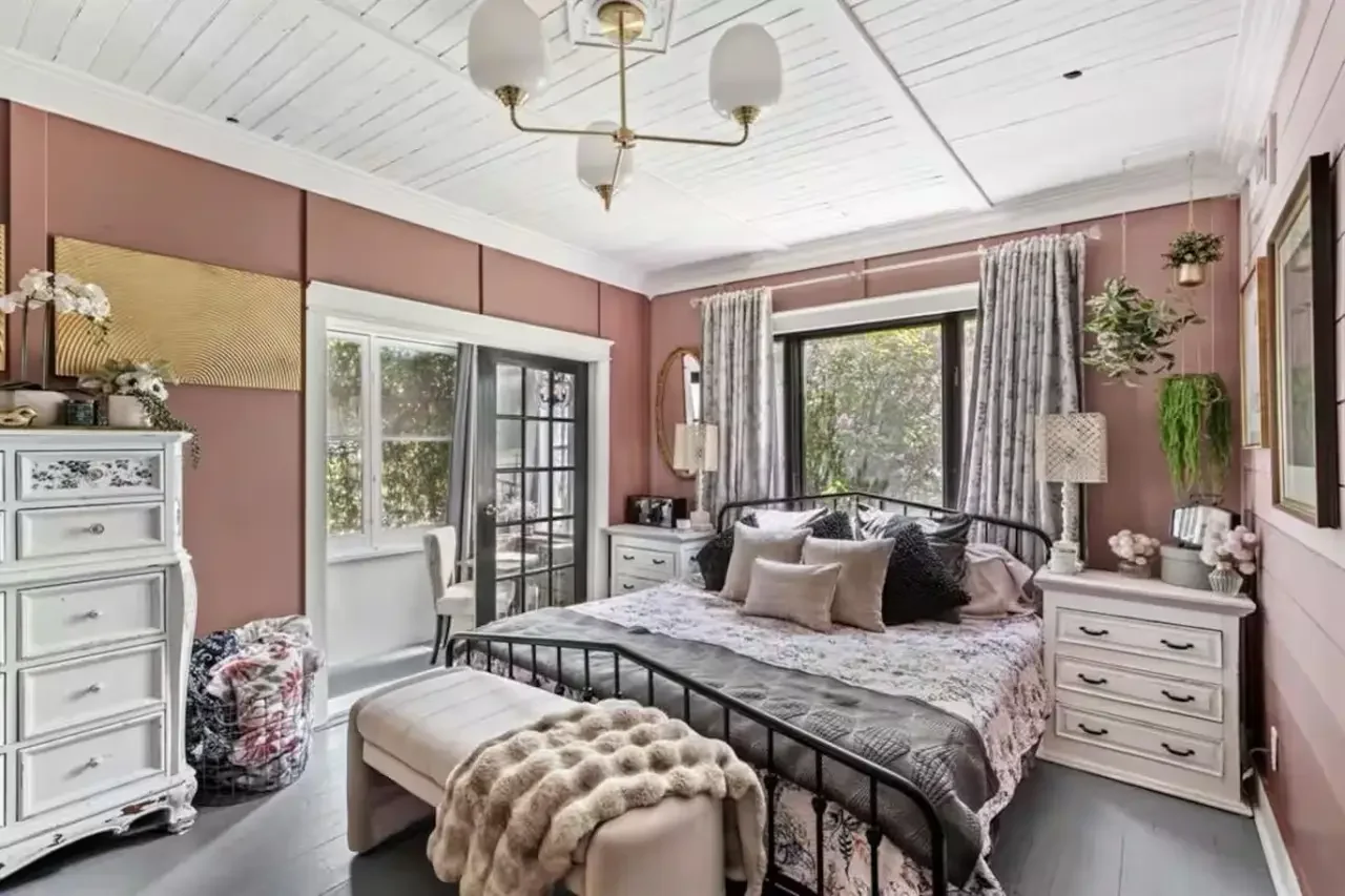 cascade retreat bedroom 3.webp