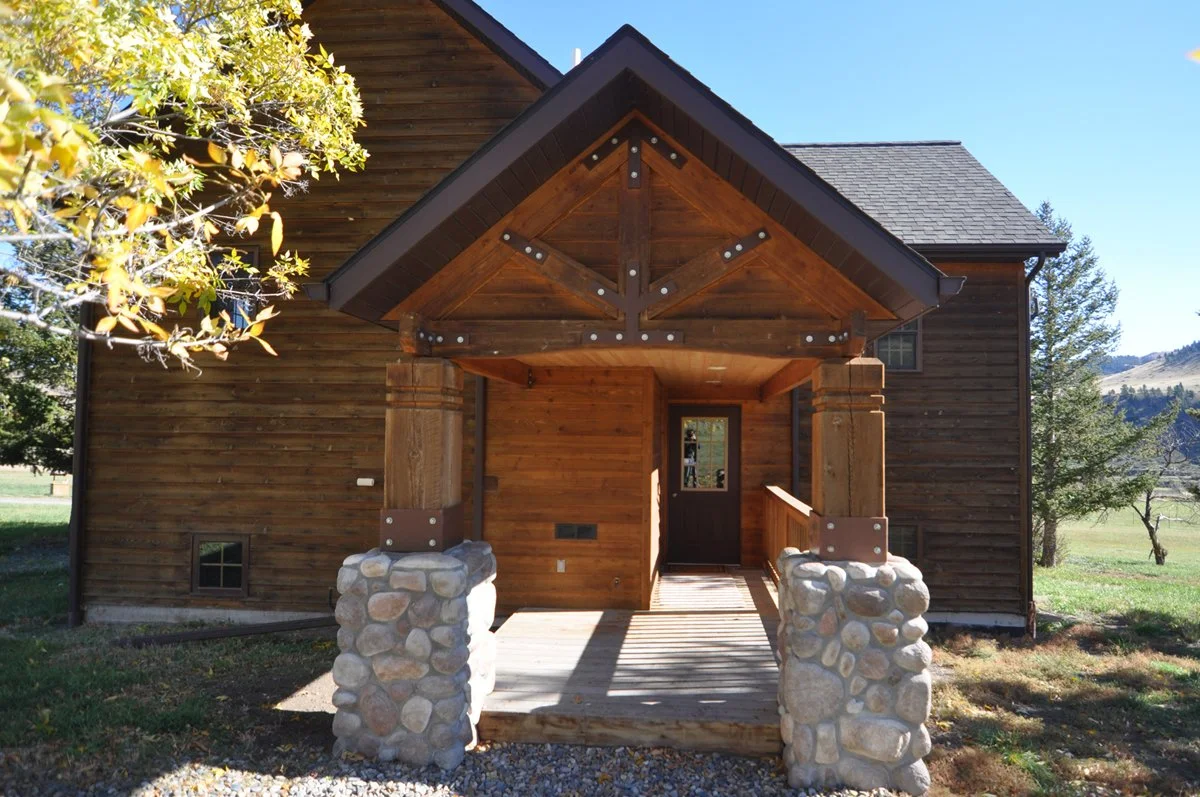 lookout-lodge-upper-entry.jpg