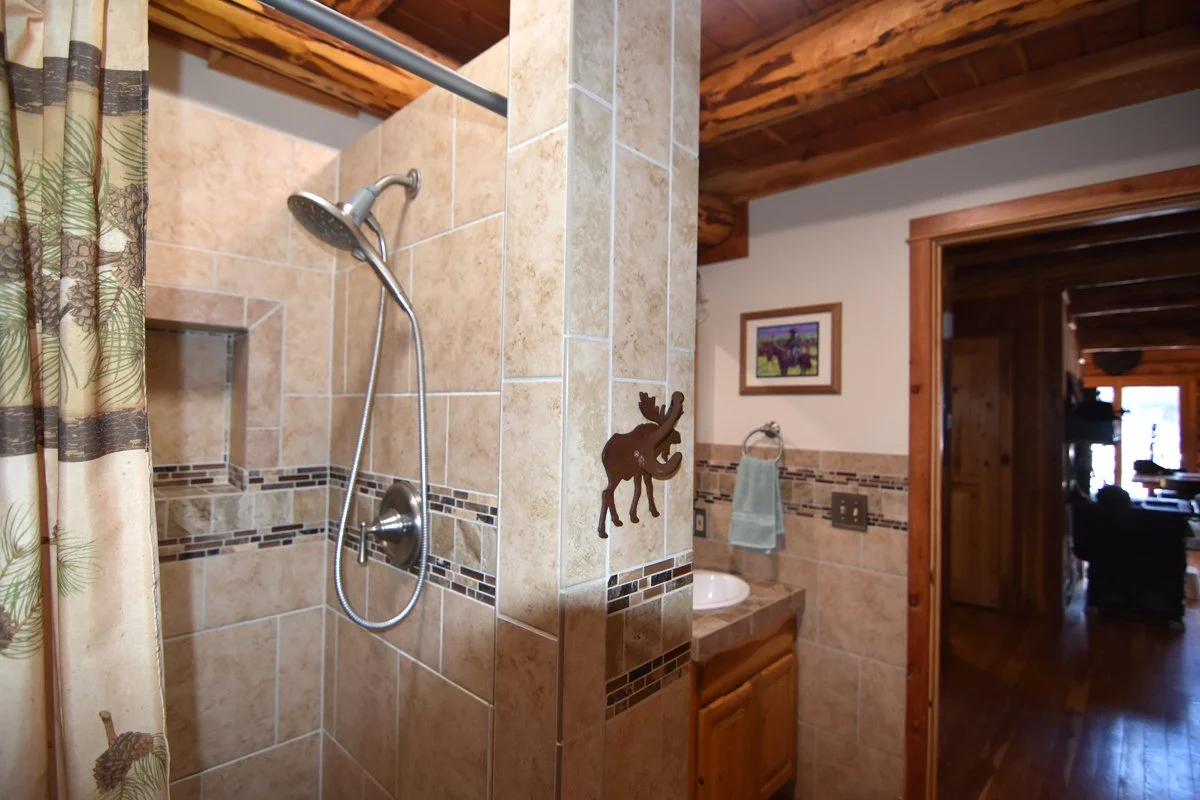 mountain-palace-lodge-bathroom-2.jpg