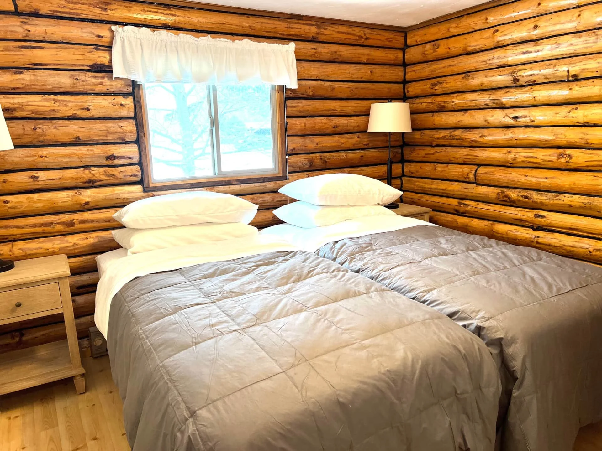 MissouriRiverGetawayBedroom.jpg