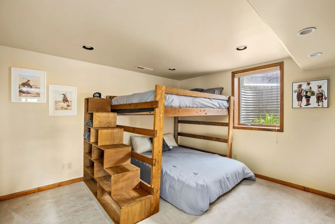 bunkbed room downstairs at browns and bos.jfif