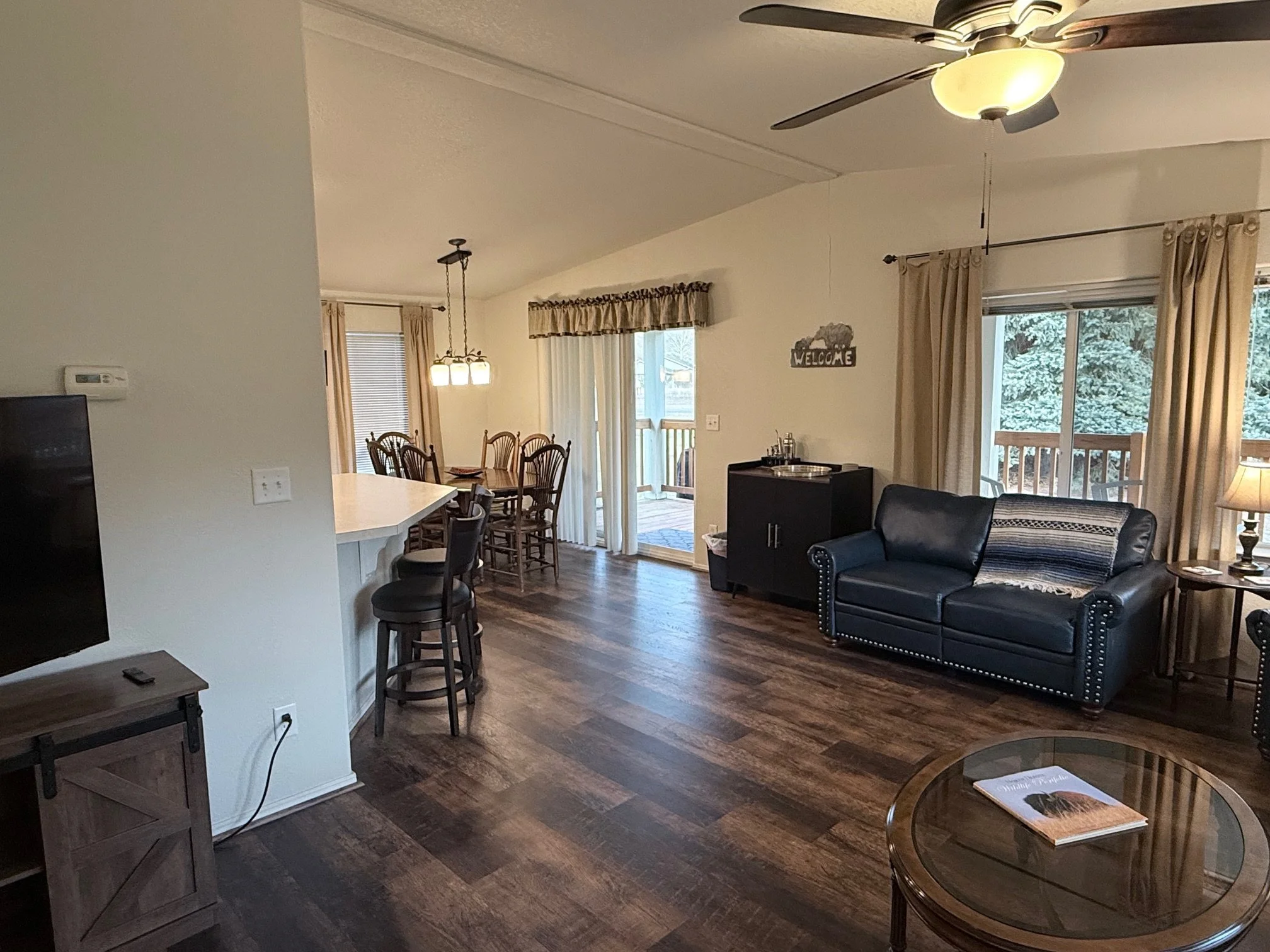 Mid canan living room from bed.jpeg