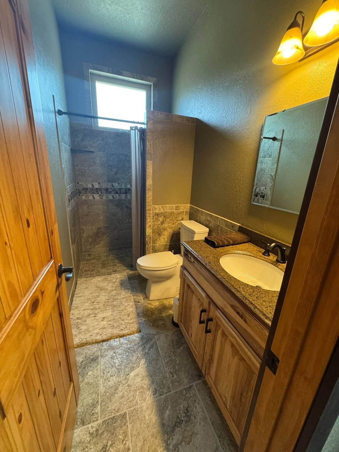 fadeaway lodge bathroom 2.jpg
