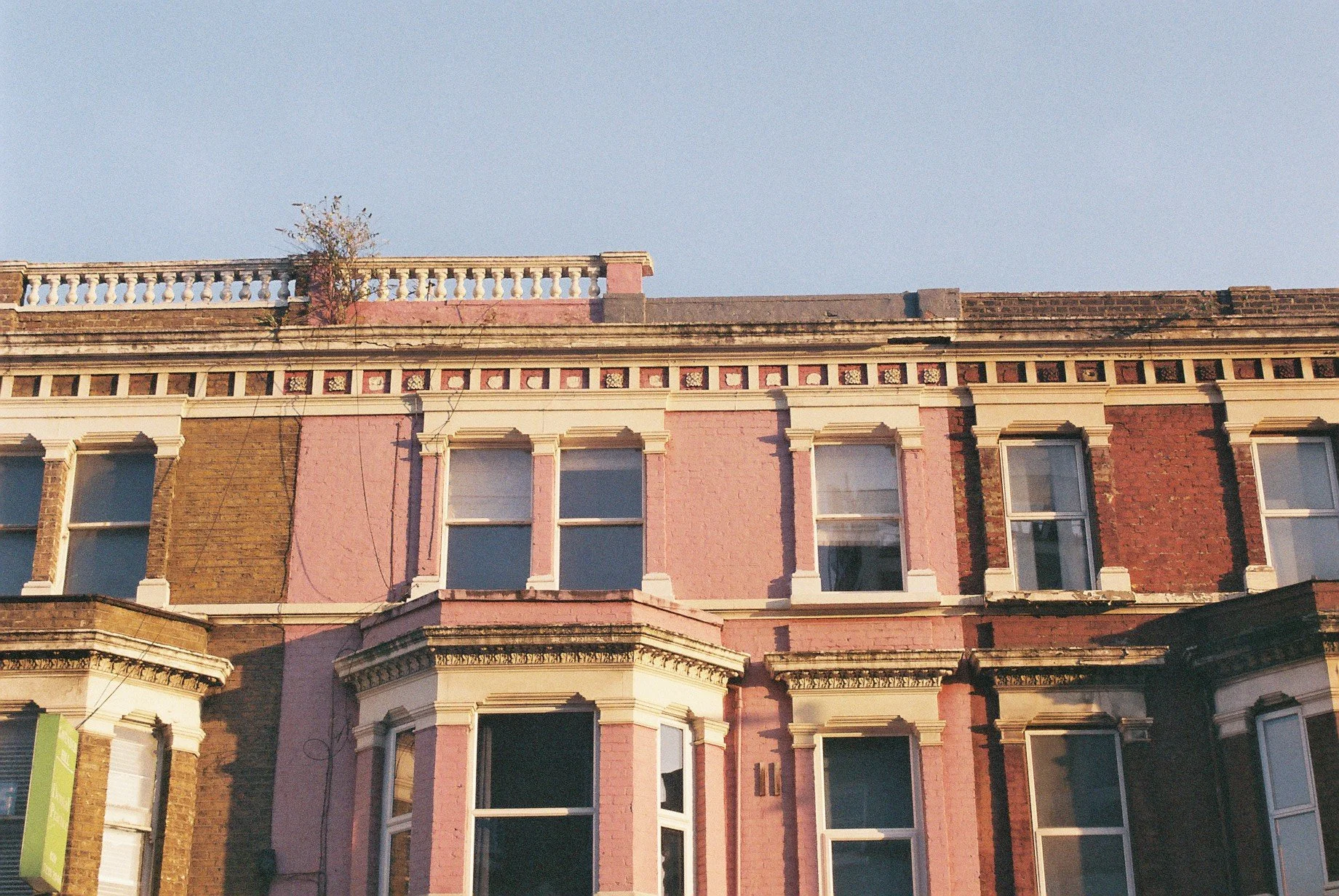 sunlit-pink-victorian-terrace-house-london-architecture.jpg.JPG