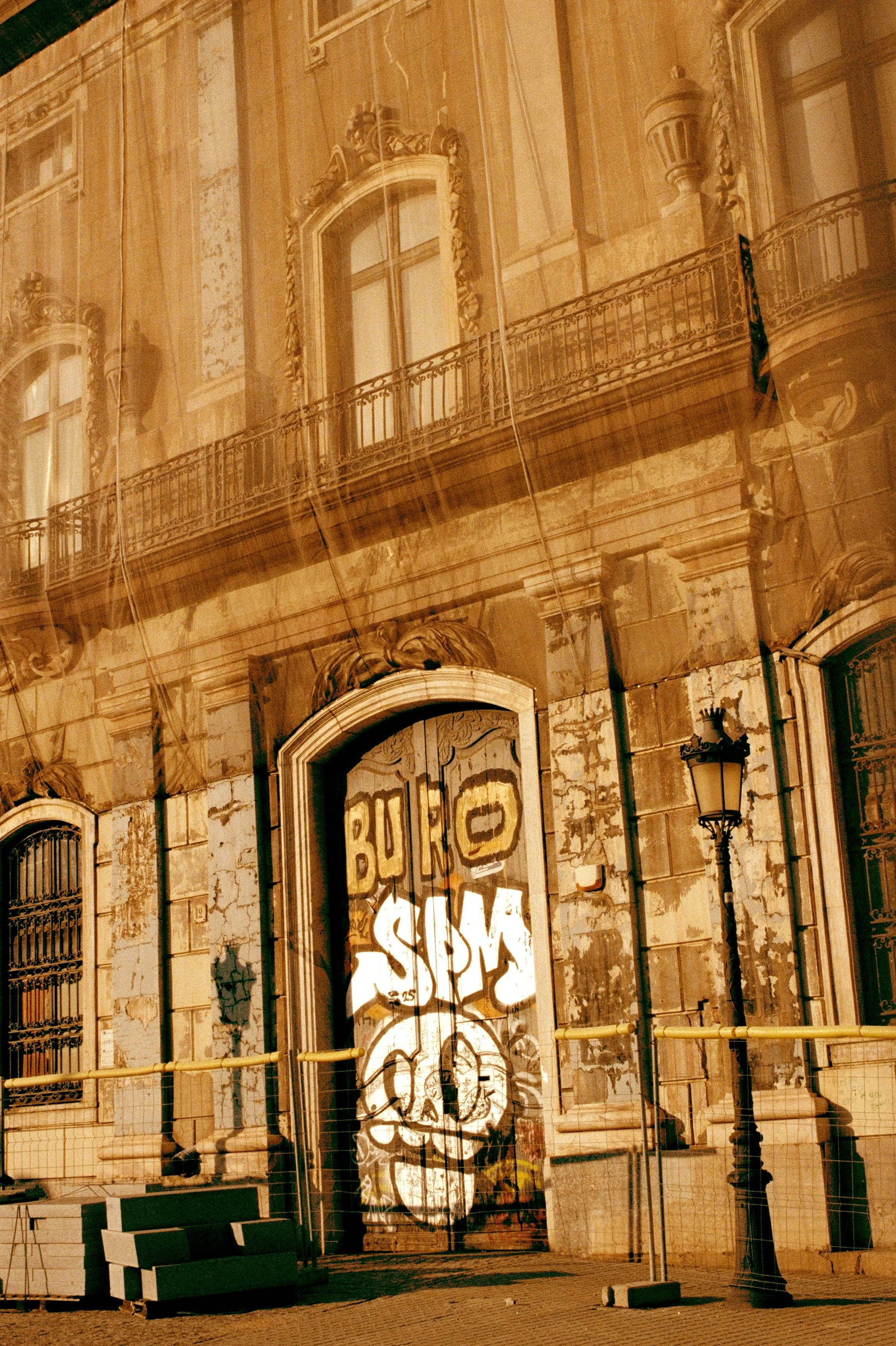 barcelona-gothic-quarter-derelict-facade-graffiti-double-exposure-35mm-film.jpg.jpg