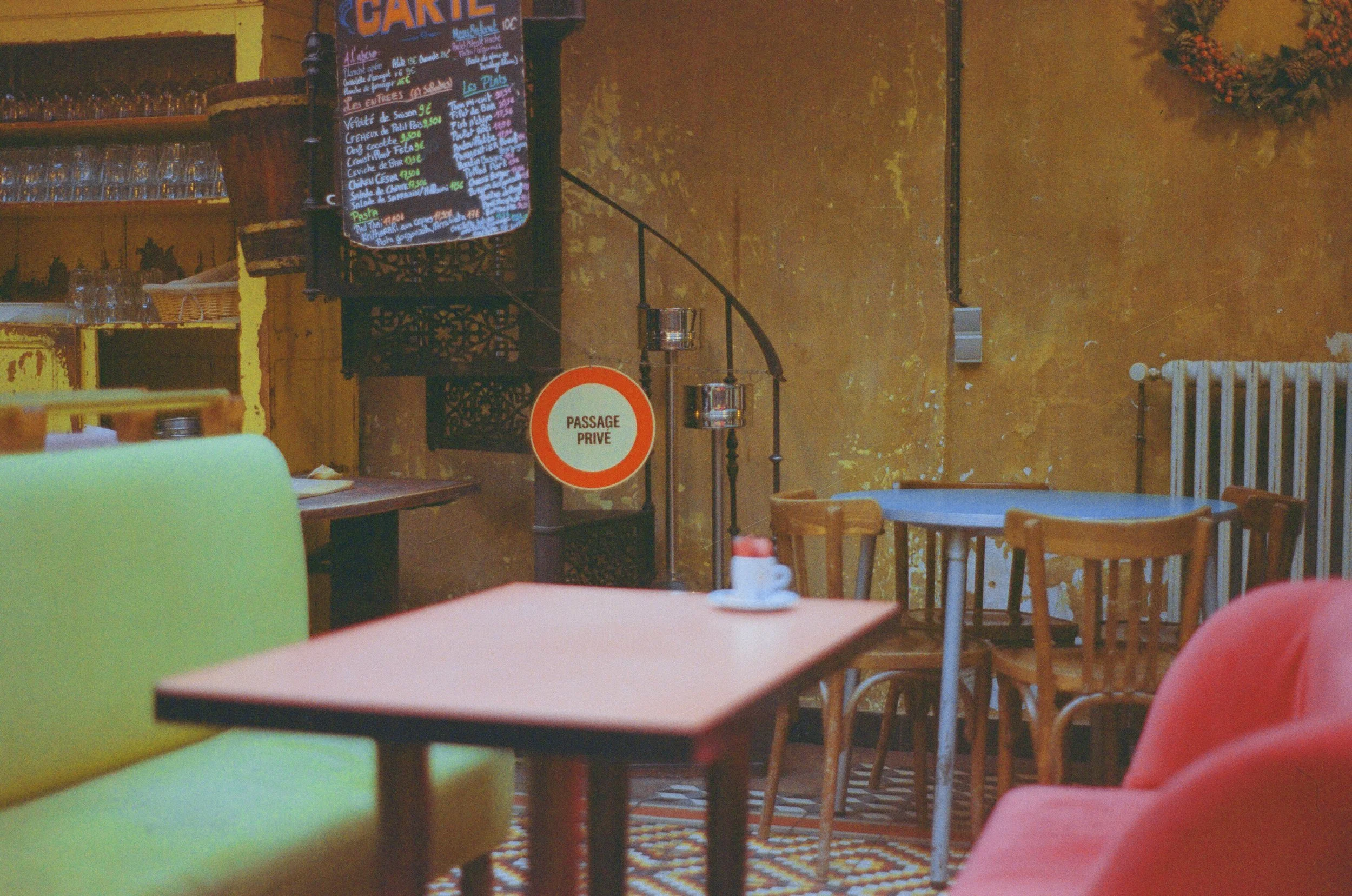 la-serrurerie-cafe-interior-poitiers-vintage-france.jpg.jpg