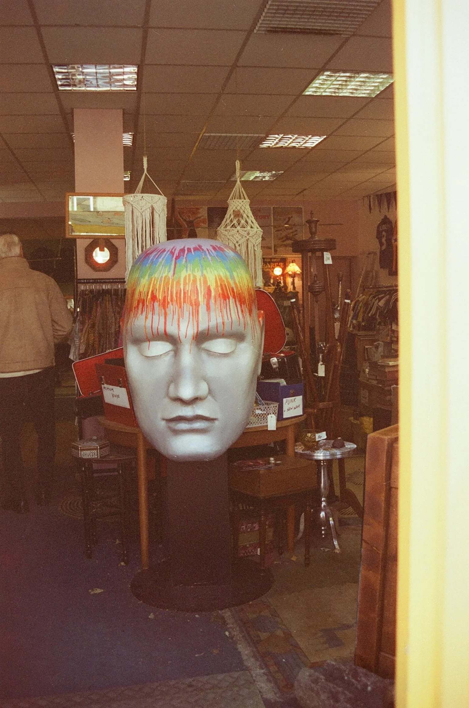 whitley-bay-antiques-shop-giant-head-sculpture-35mm-film.jpg.jpg