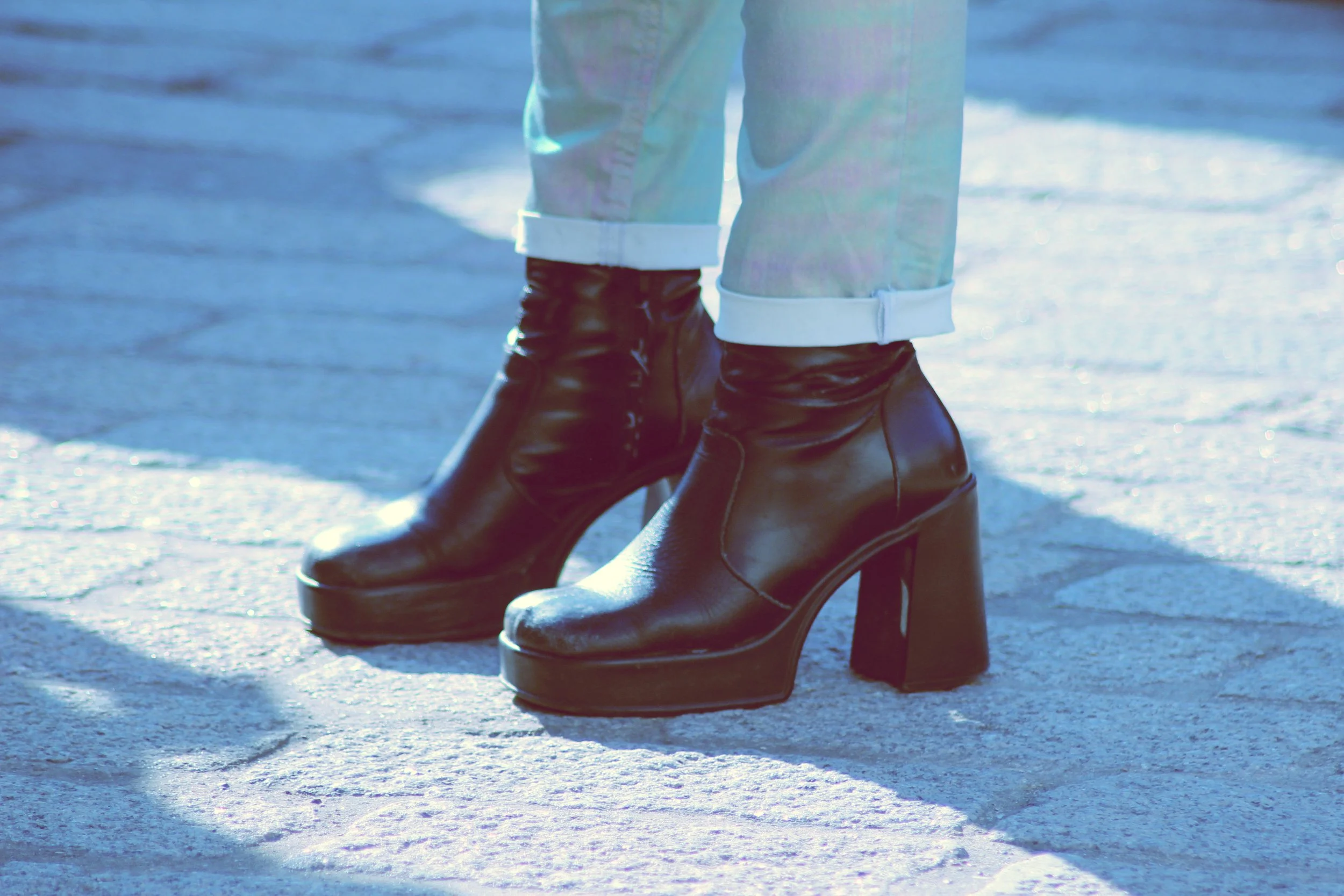 london-fashion-week-2013-street-style-black-platform-block-heel-ankle-boots-cuffed-jeans.jpg.JPG