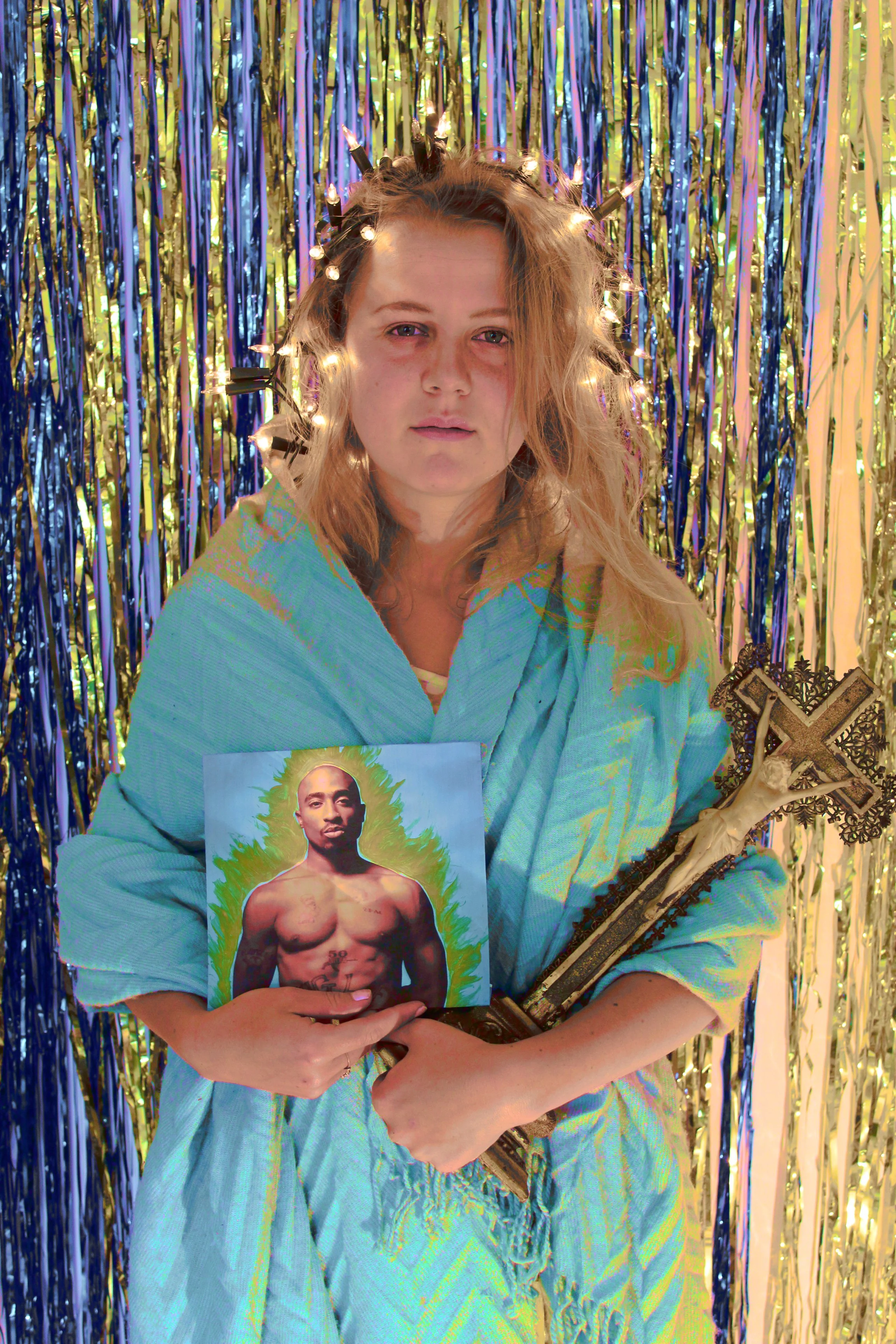 louisa-rogers-iconic-portrait-tupac-crucifix.jpg.jpg