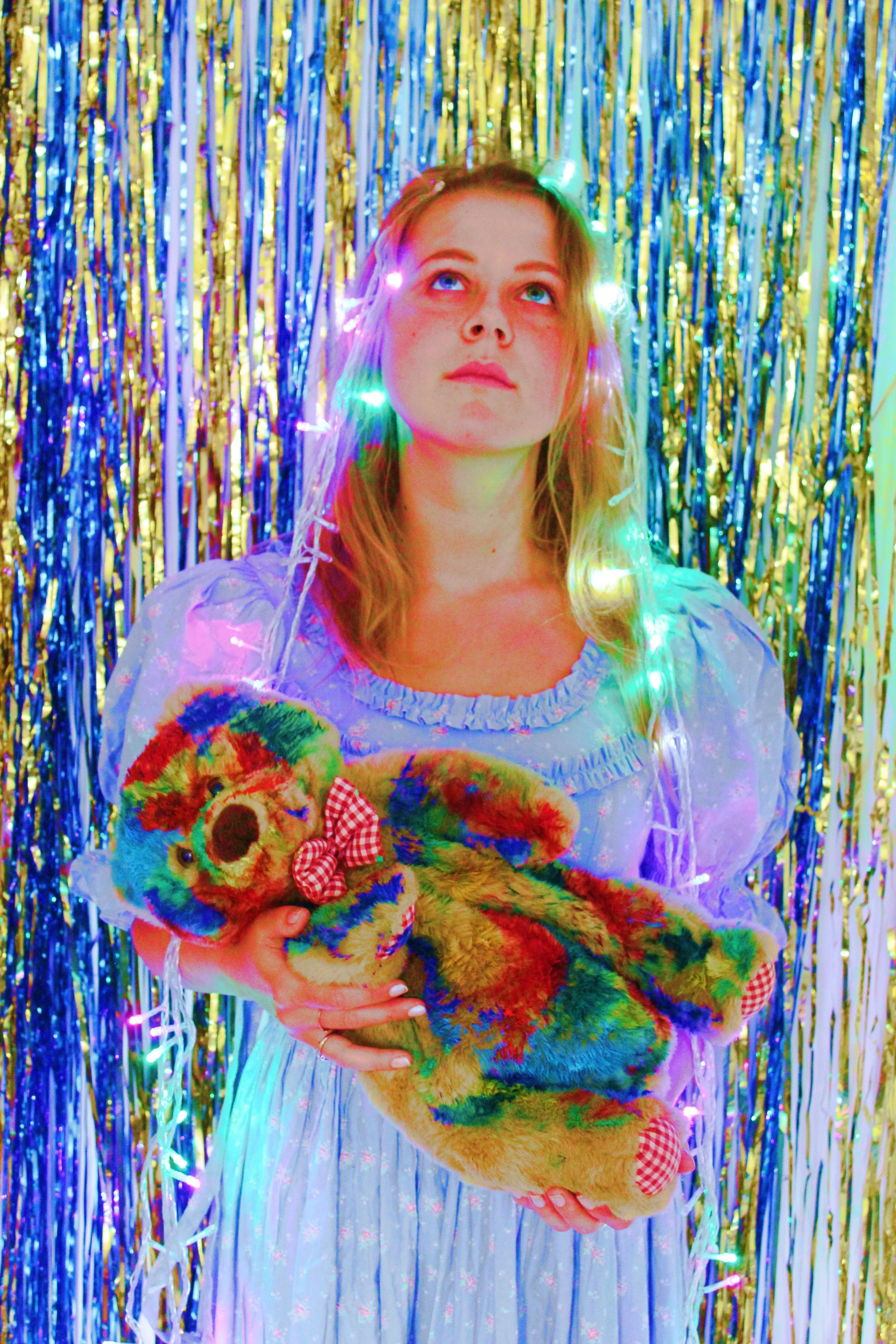 louisa-rogers-portrait-teddy-bear-light-installation.jpg.jpg