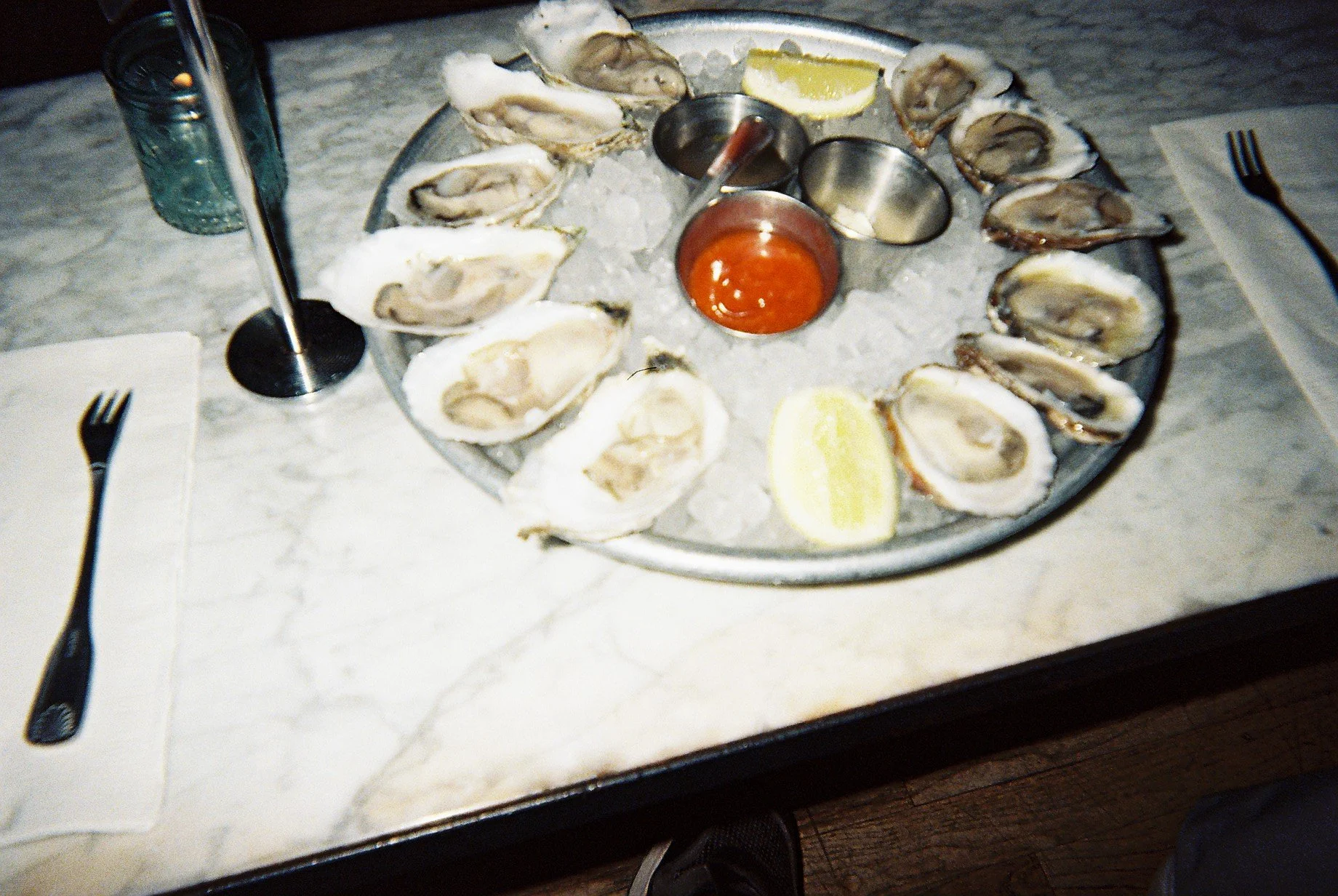 oysters-on-ice-los-angeles-restaurant-disposable-camera.jpg.JPG