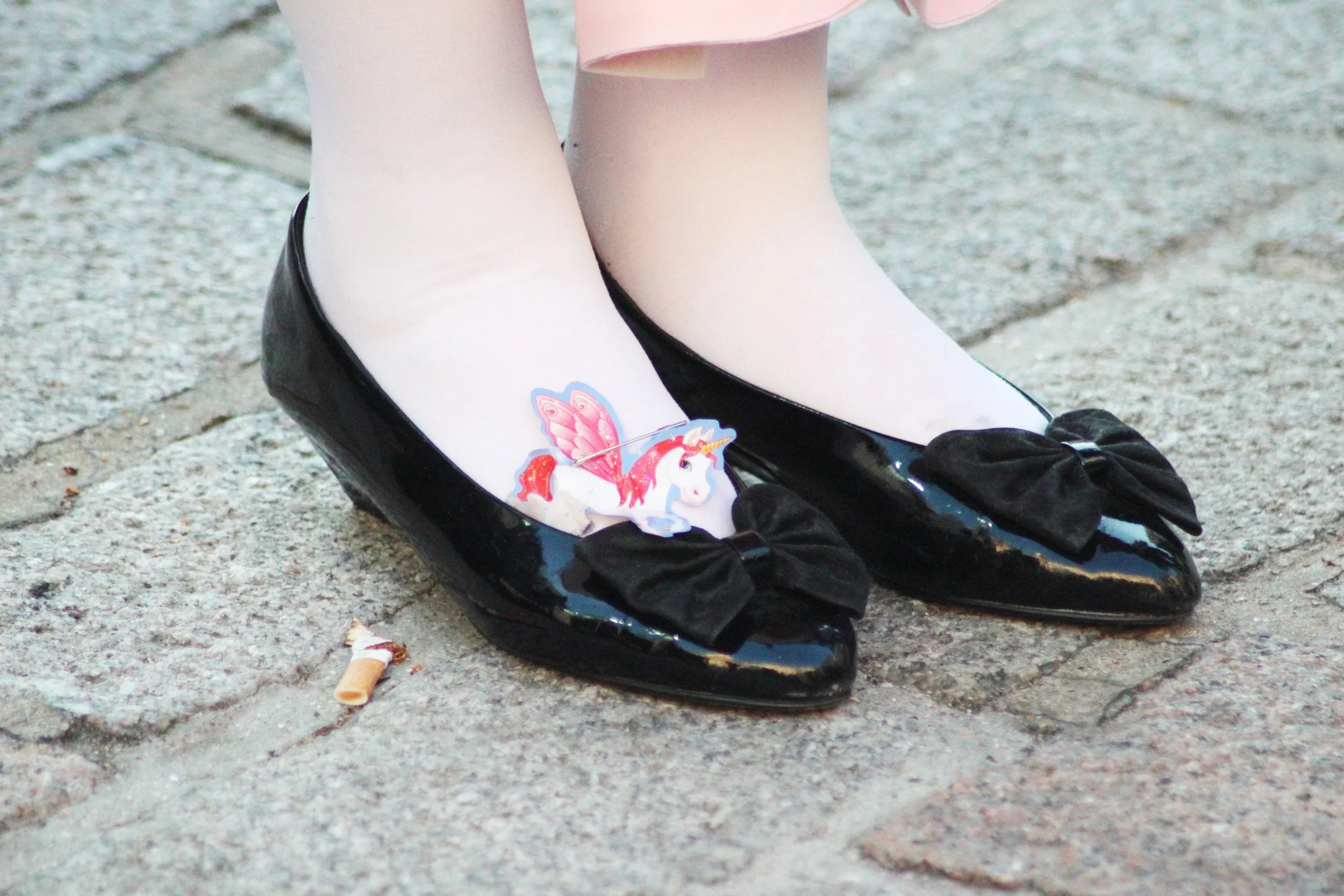 london-fashion-week-2013-street-style-black-patent-bow-flats-unicorn-tattoo-tights.jpg.JPG