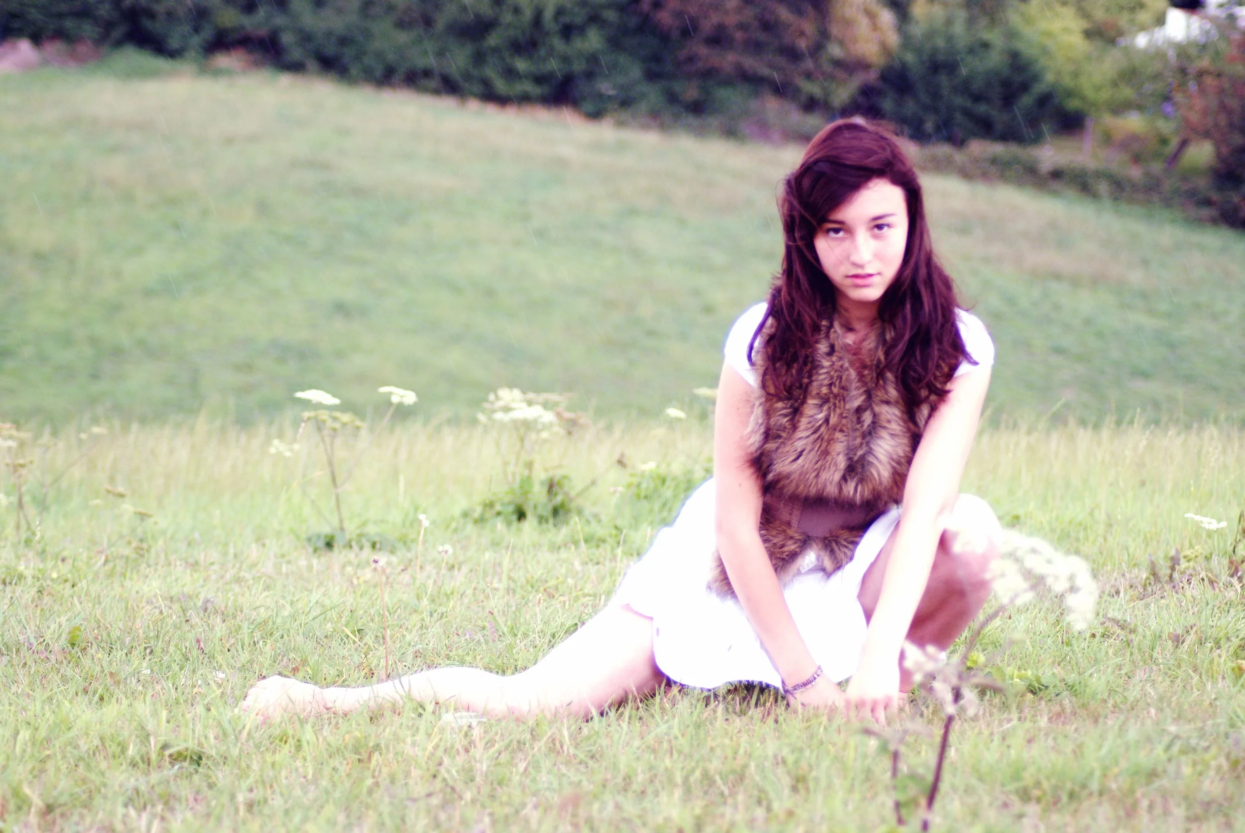 portrait-white-dress-fur-stole-barefoot-field-editorial-photography.jpg.jpg