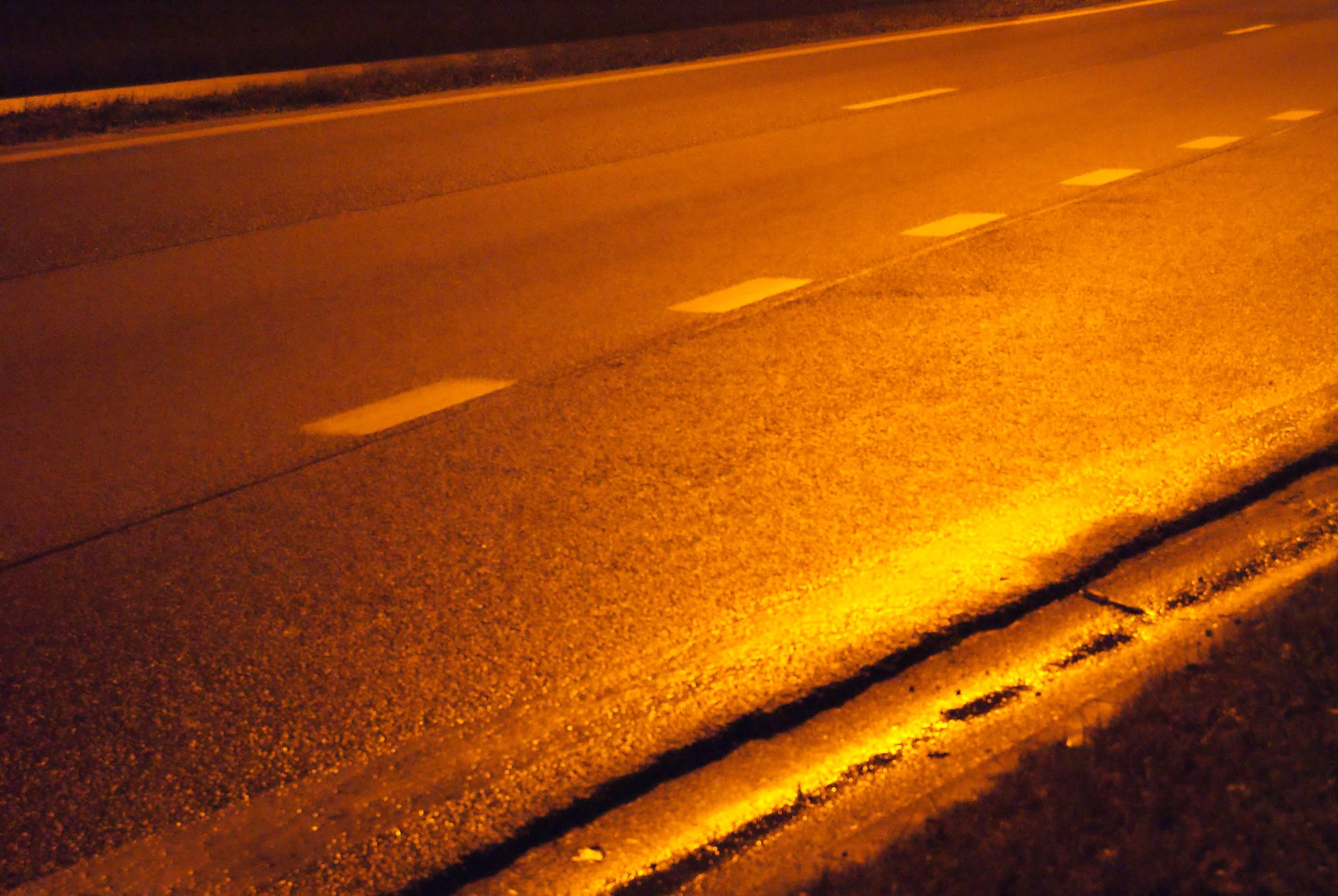 belgium-empty-road-sodium-streetlight-amber-night-photography.jpg.JPG