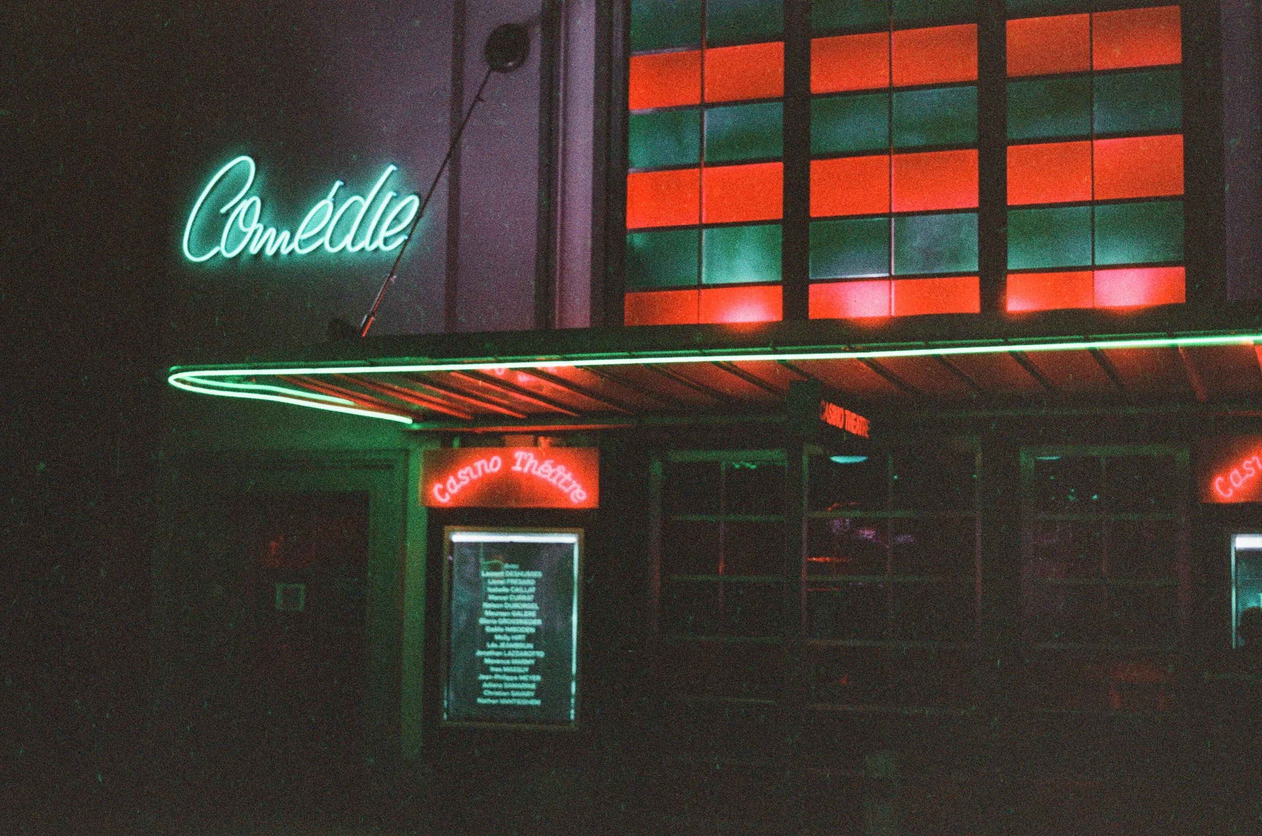 geneva-theatre-lomochrome-film-neon-night-photography.jpg.jpg