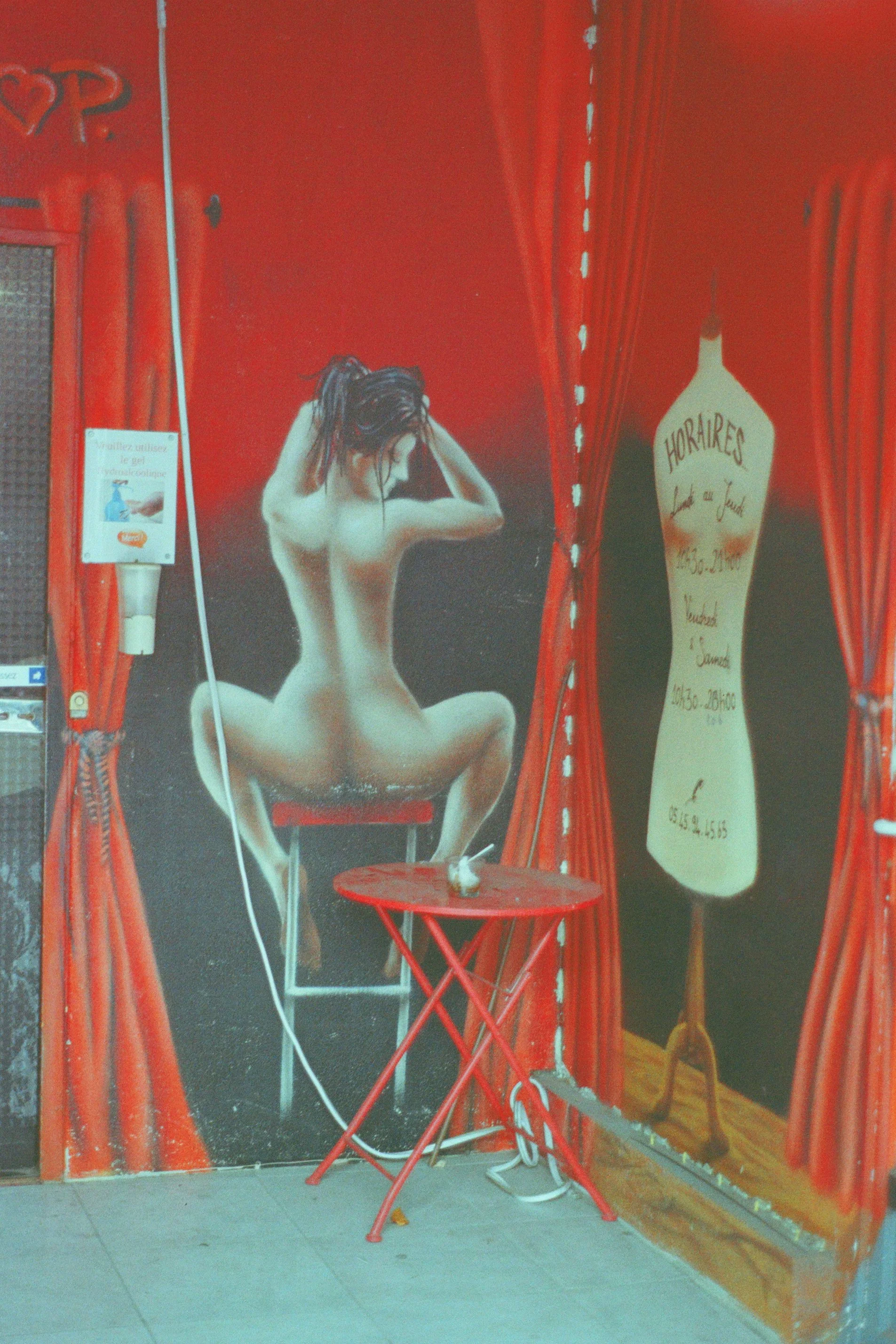 erotic-shop-mural-angouleme-vintage-pinup-art-2.jpg.jpg