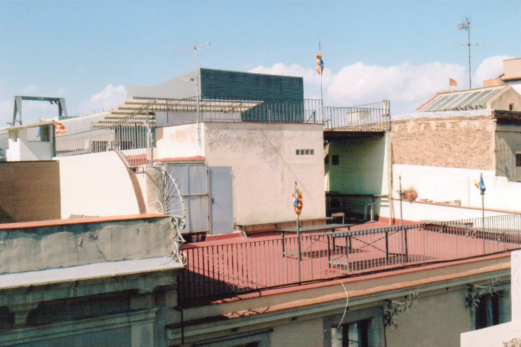 barcelona-rooftops-with-catalan-and-pride-flags.jpg.jpg