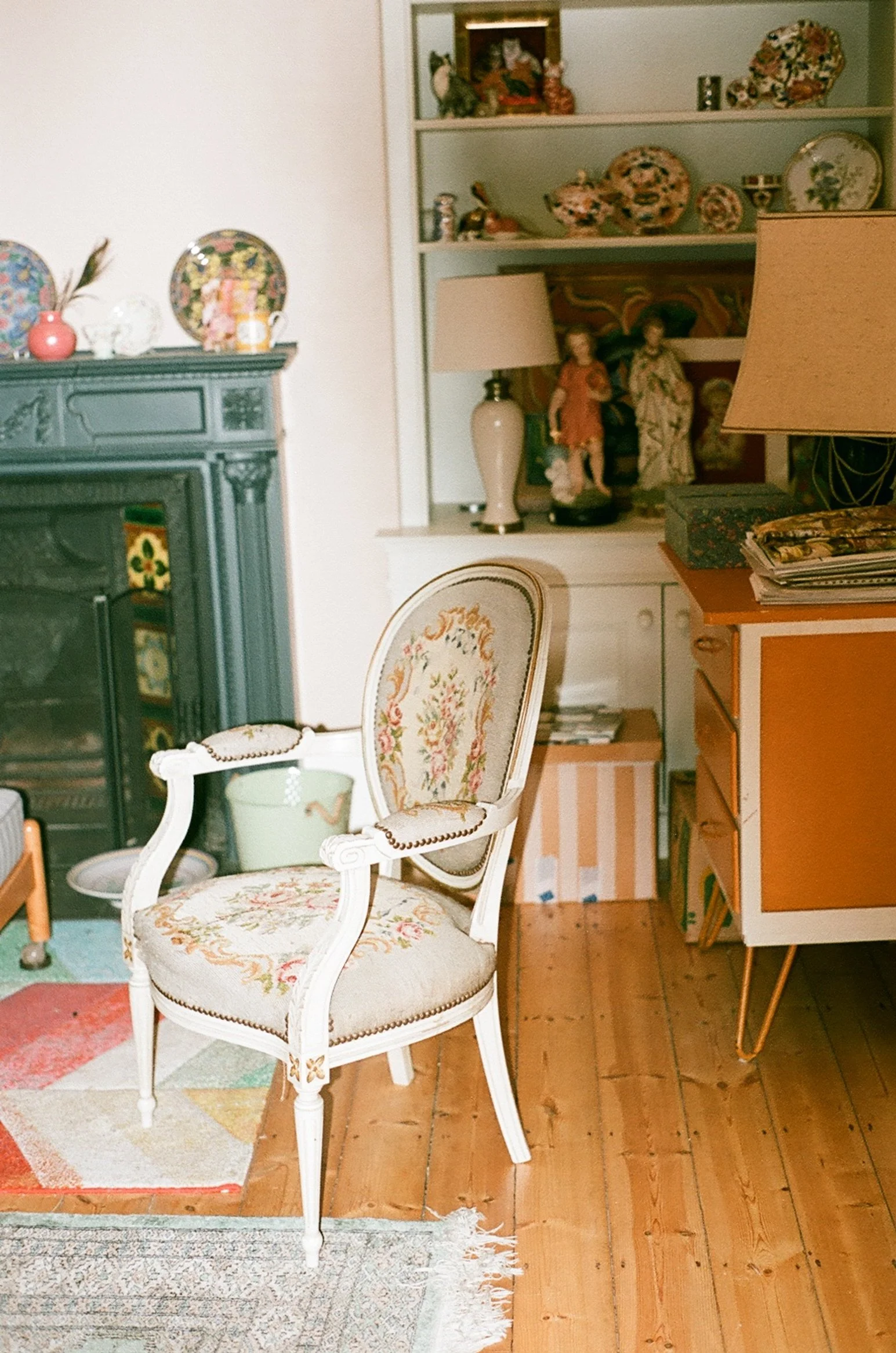 eclectic-vintage-interiors-living-room-detail-floral-chairs-maximalist-decor.jpg.jpg