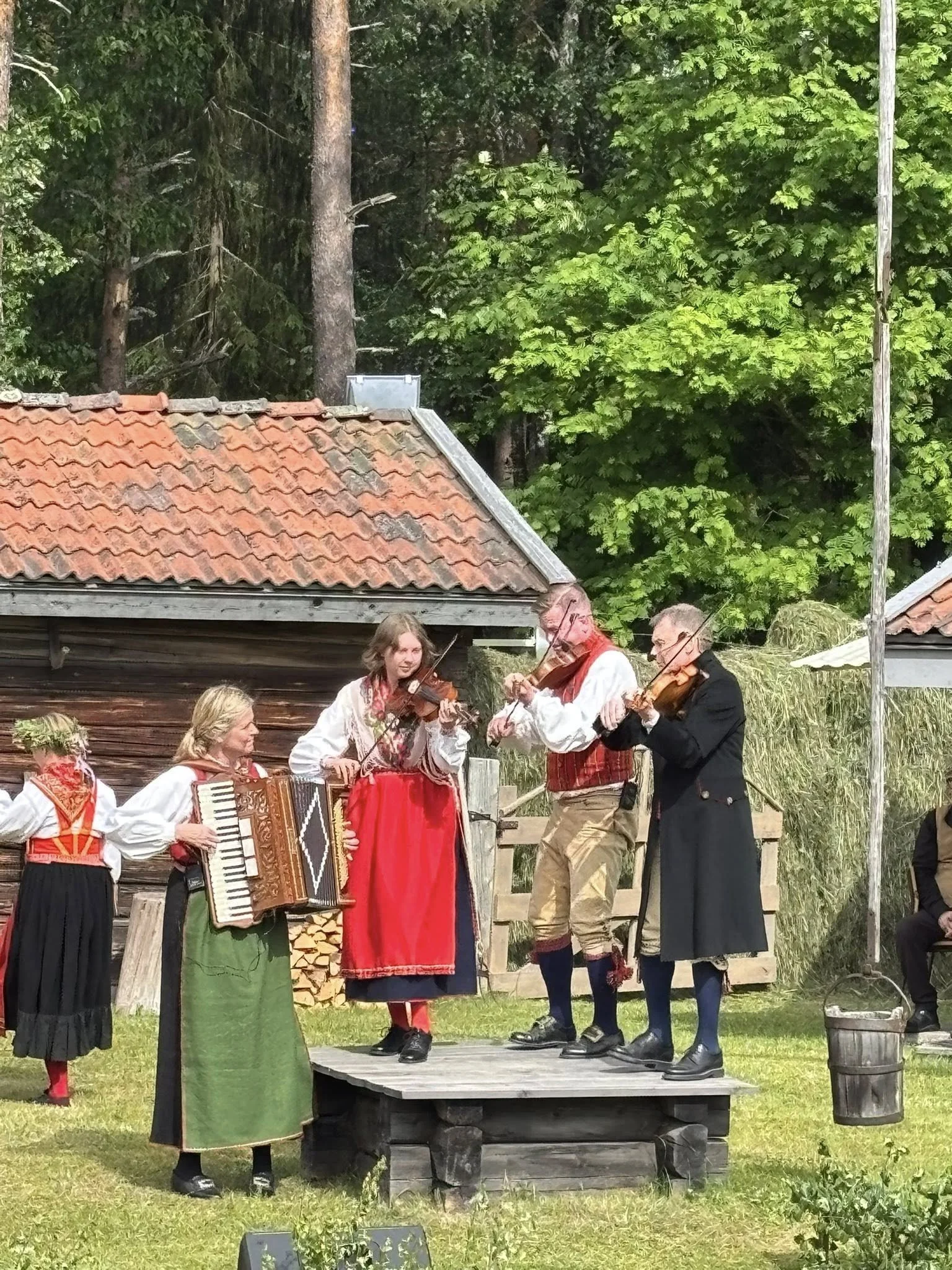 Skinnarspelmännen uppträder på Skinnarspelet