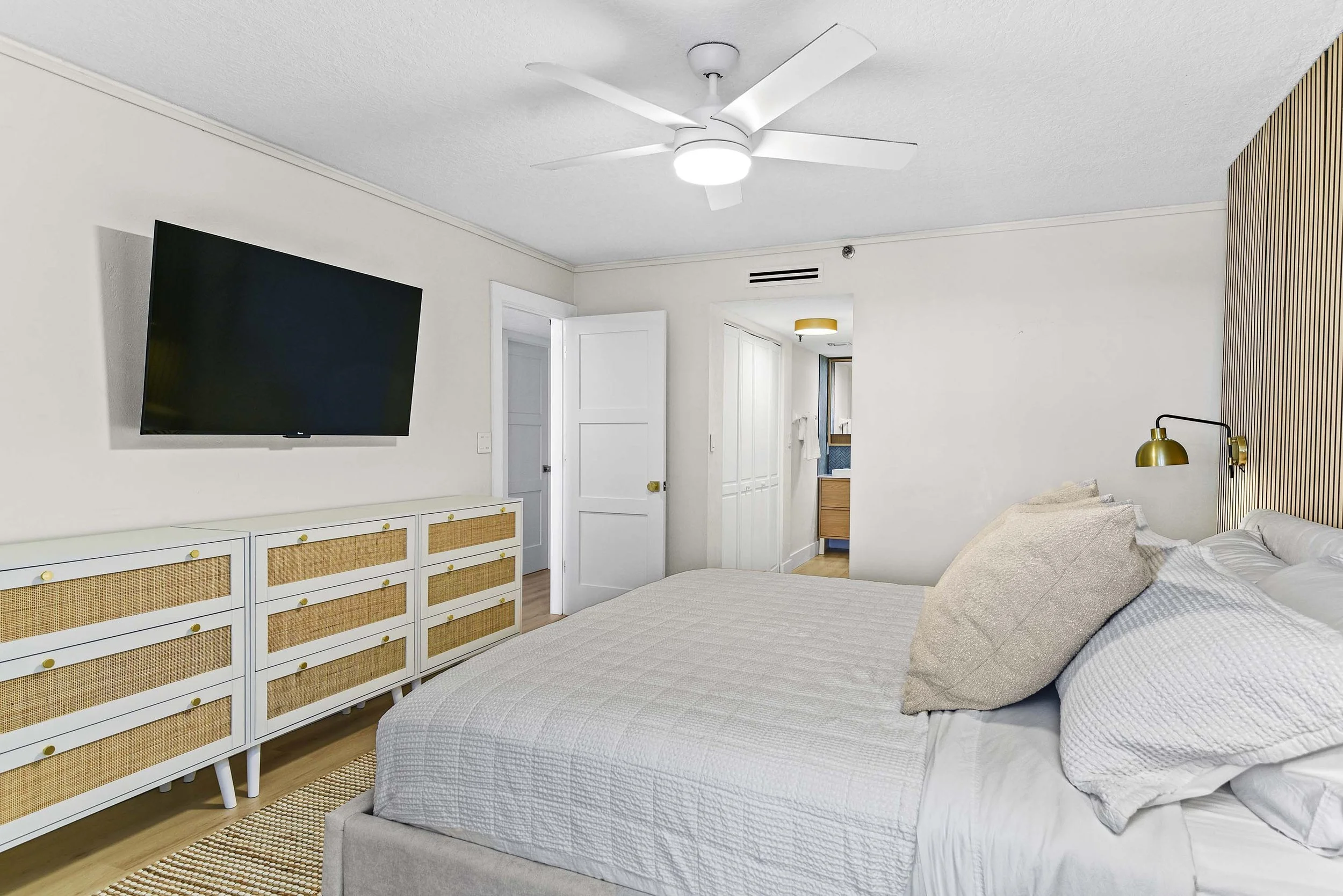 4139 S Atlantic Ave B404 (19).jpg