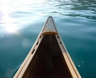 detail-wooden-canoe-water-260nw-1043941117.webp