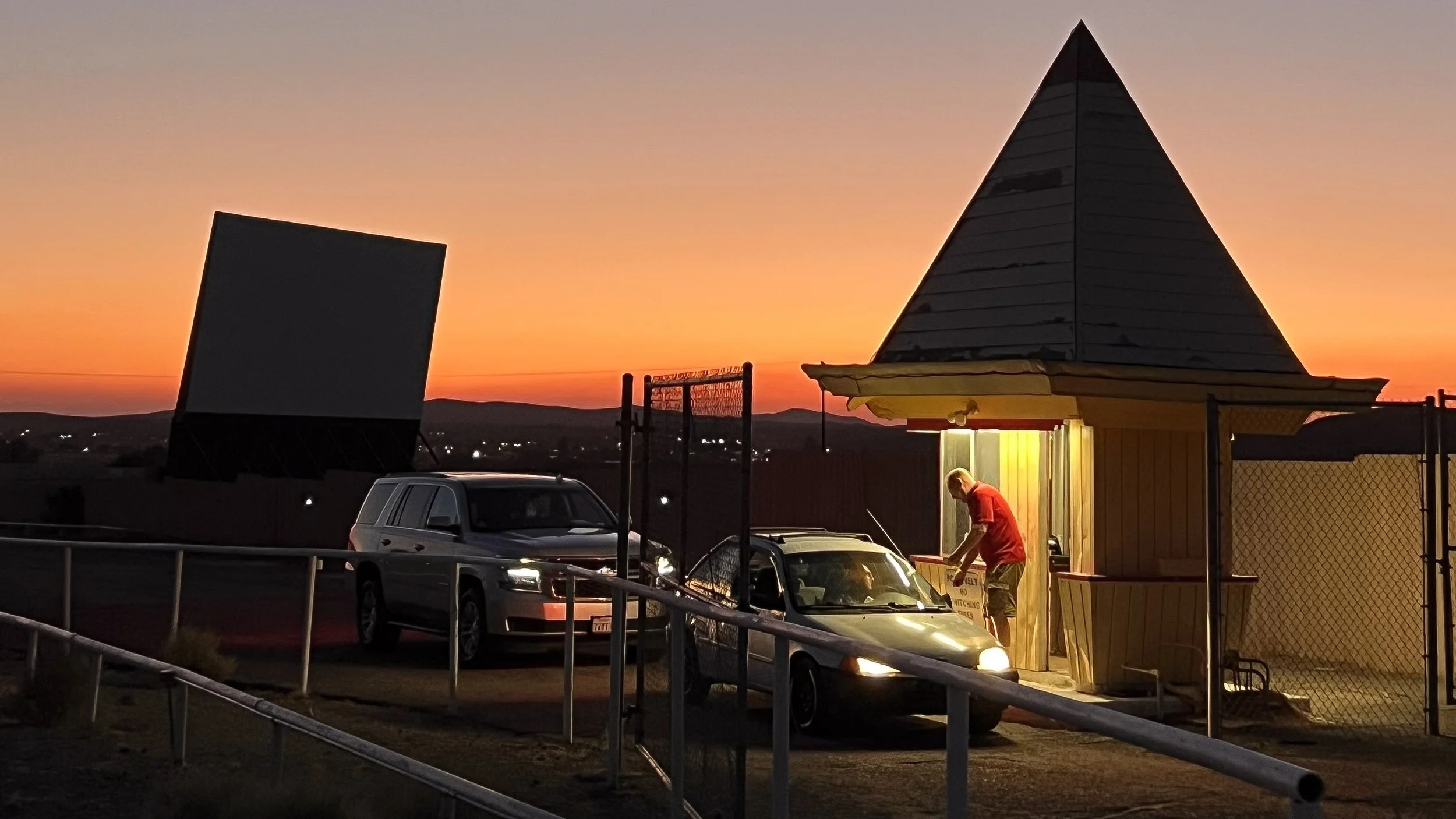 TheSkyline_still 15.jpg