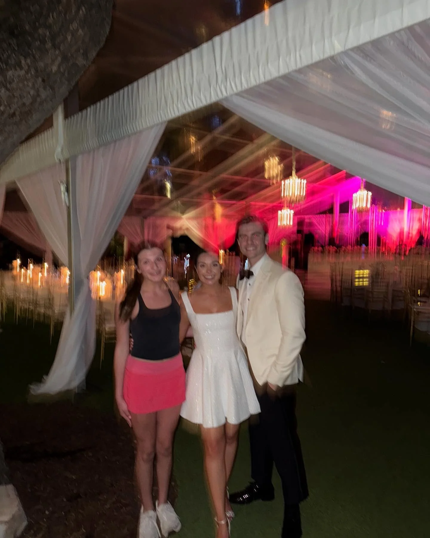 April wrap up! Donation from Mrs. Amelia and Mr. Peter&rsquo;s wedding! Thank you Presley Hawthorne for helping with pickup and thank you Wild Bunches for working with us! 💐 
Planner - @pearleventsaustin @brittney.dolan 
Venue - @woodbinemansion 
Fl