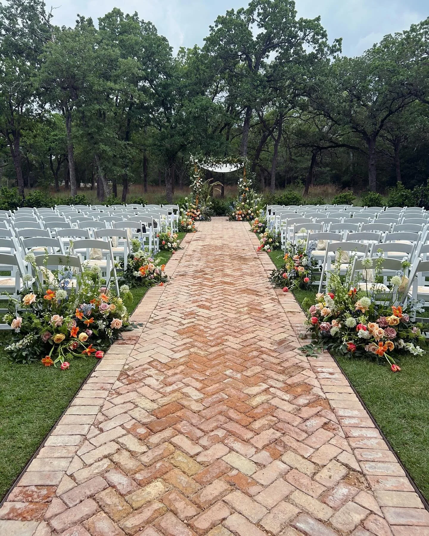 April wrap up! Donation from Ms. Barbara and Mr. Trevor&rsquo;s wedding at the Grand Lady! Thank you Remi and Gold for working with us and thank you to my parents for always helping out! 💛

Venue - @grandladyaustin 
Florist - @remiandgold 
Planner -