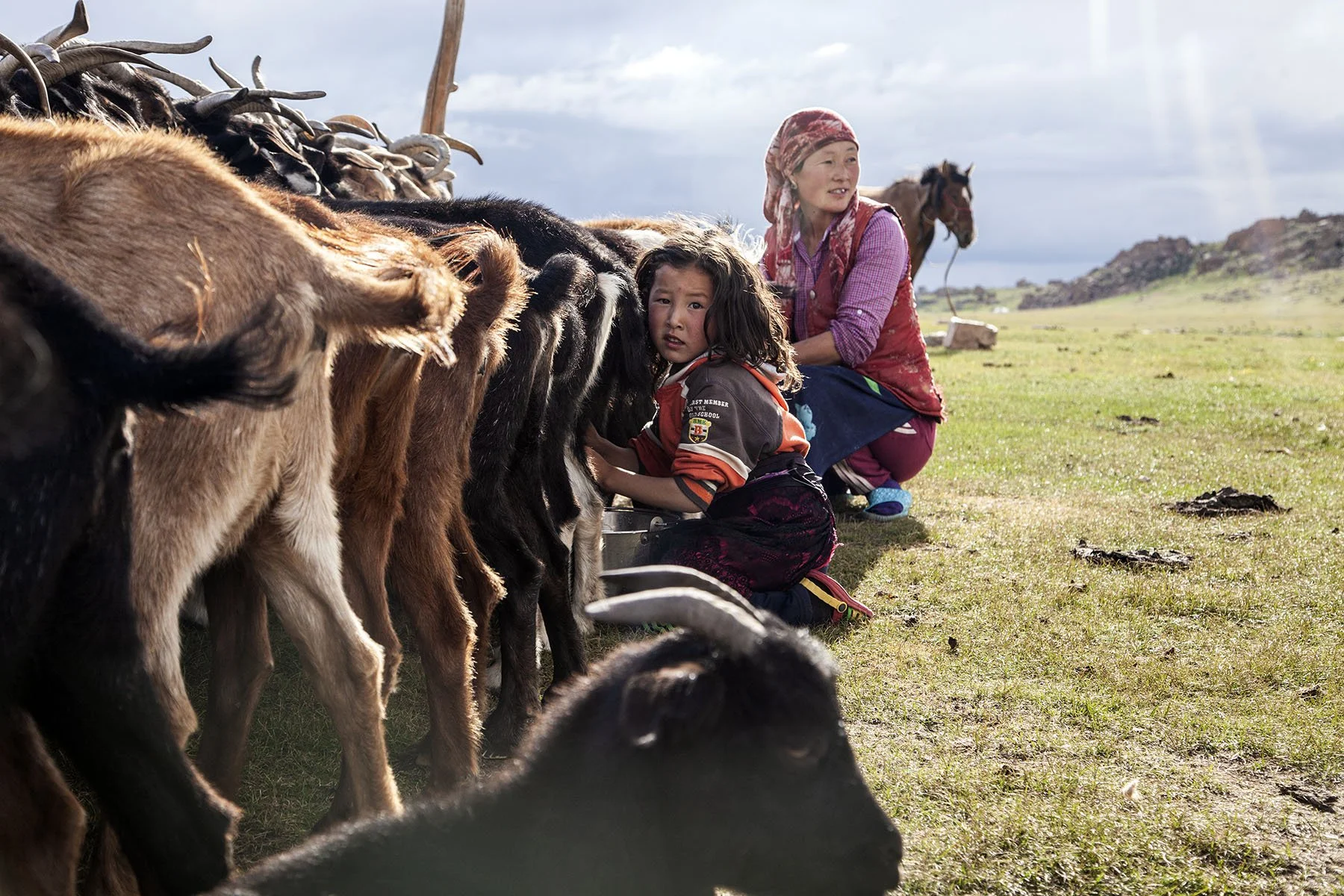 kazakhs_mother_dauther_bayan-olgii_ulgii_mongolia_0959.jpg