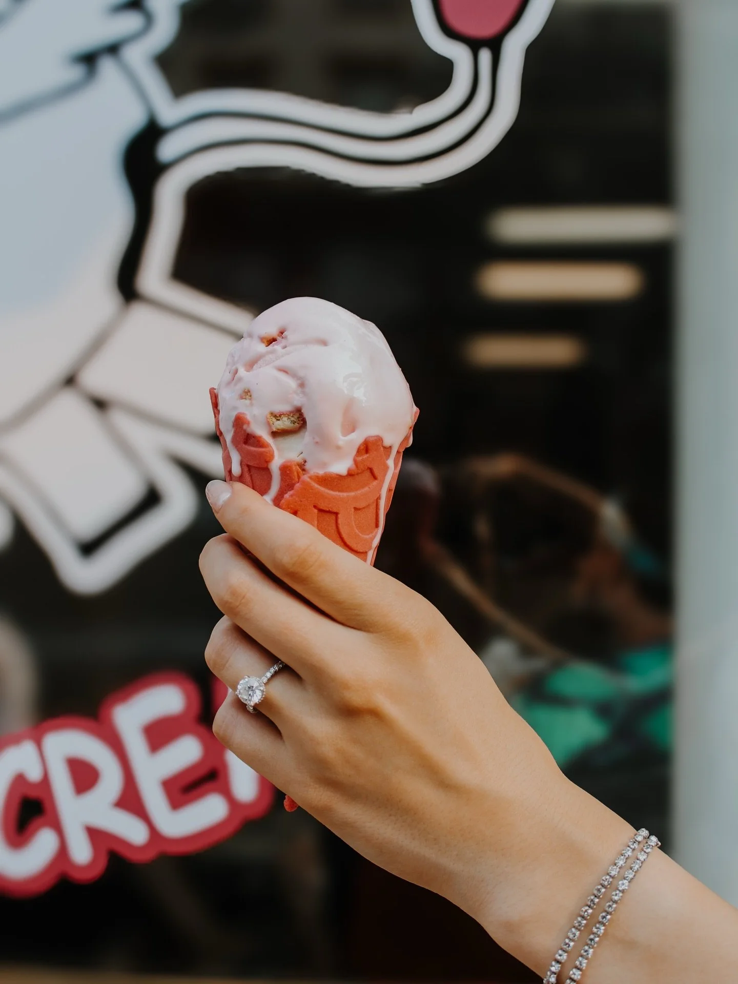 Engaged and don&rsquo;t know where to start? Let&rsquo;s make it sweet and stress-free🍦

Inquire via dm or using the link in my bio:)