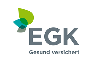 EGK Logo mit grünen und blauen Blättern, Schriftzug 'EGK' und Slogan 'Gesund versichert'.