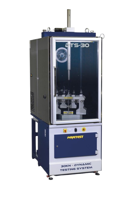Un sistema de prueba de impacto dinámico de 30 kN de la marca Payetest, con compartimento de asesoramiento con maquinaria y componentes metálicos, utilizado para pruebas de resistencia de materiales.