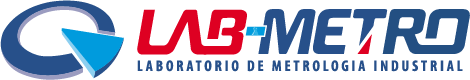Logotipo de LAB-METRO, laboratorio de metrología industrial con letras en rojo y azul, con un símbolo circular y flecha