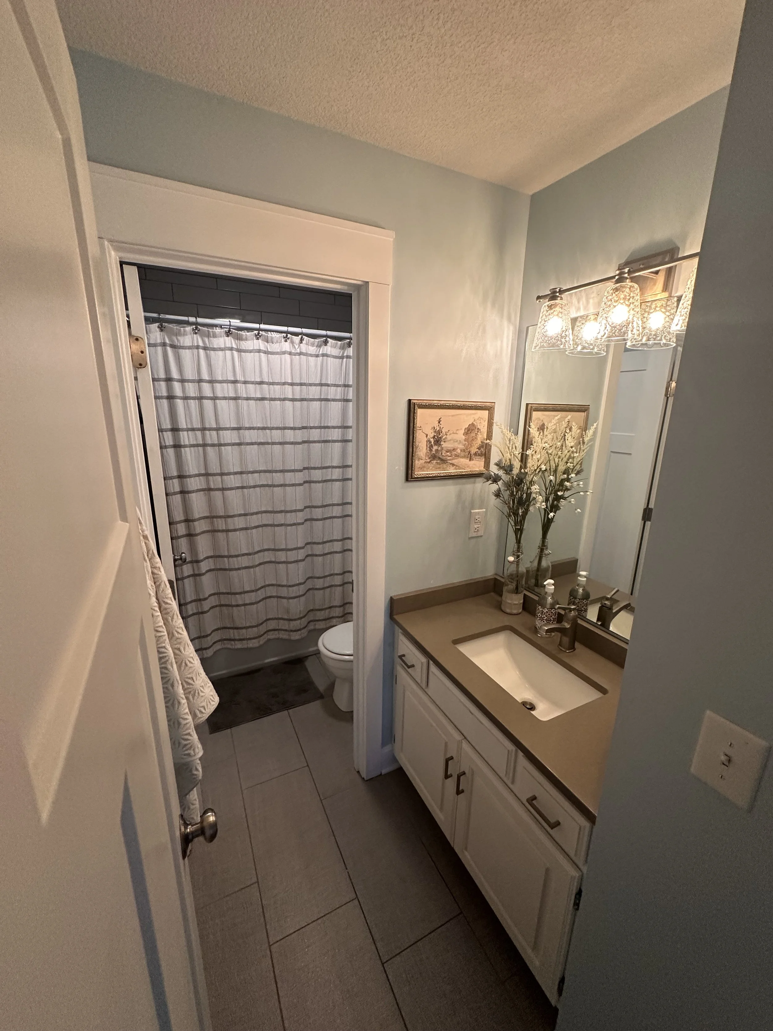 Upstairs Full Bathroom #3