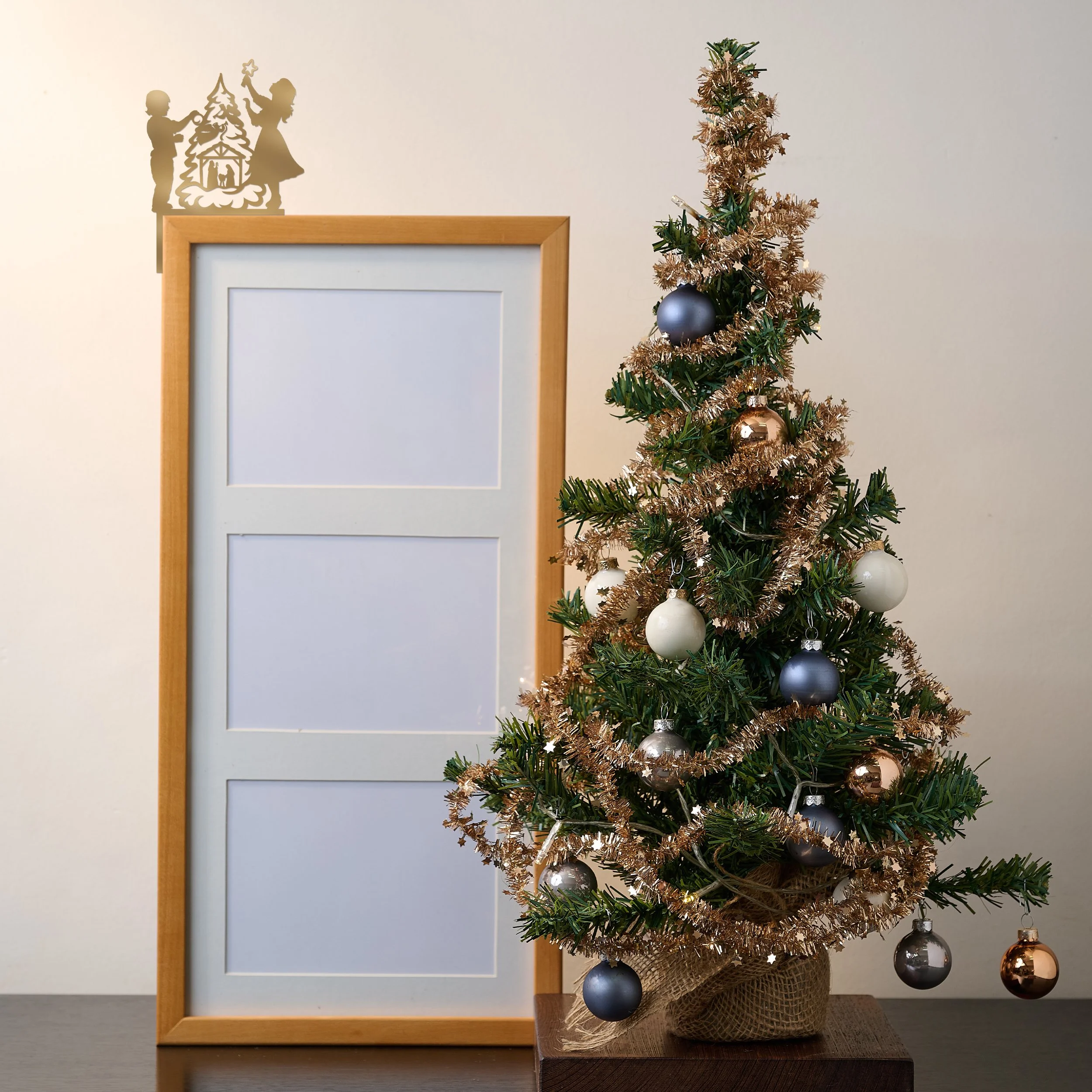 Decorating-the-Tree-Hero.jpg