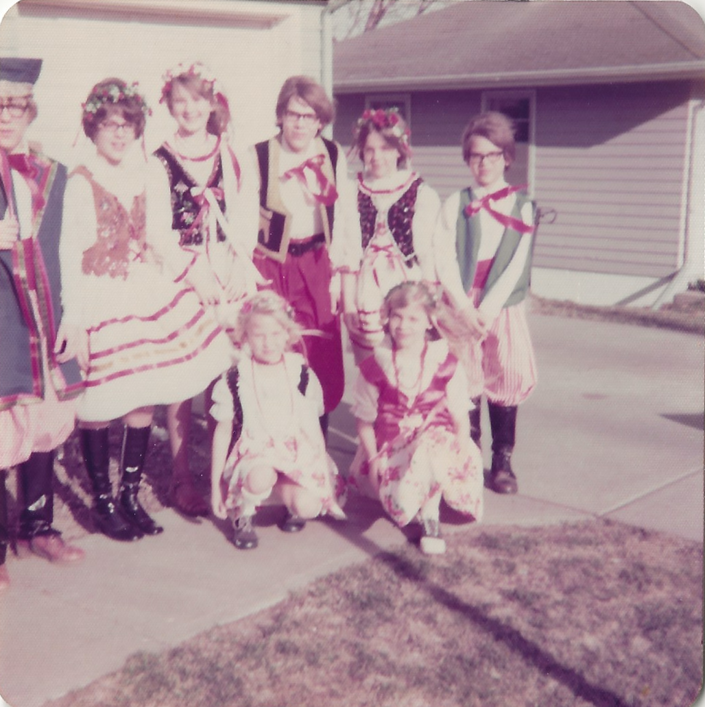 Wolbach Kids in Polish Garb.png