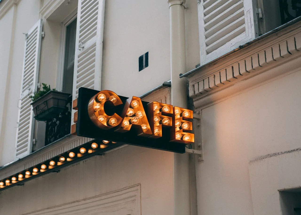 5 Reasons Business Travelers Choose Paris Café for Dinner in Lower Manhattan