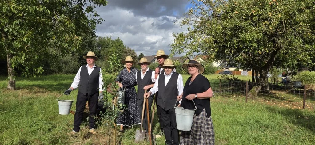 Wir pflanzen einen Baum