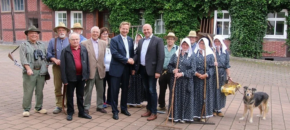 Schloß Holte-Stukenbrock und Augustdorf schließen Frieden