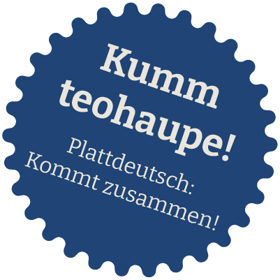 Ein runder, blauberankerter Badge mit Text auf Deutsch, der an ein Zusammenschluss im Plattdeutsch erinnert.