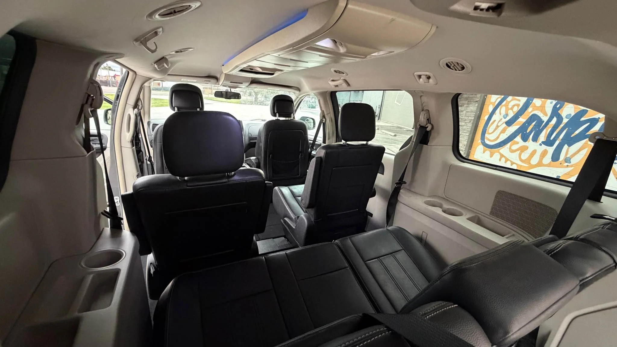 2012-chrysler-town-and-country-touring-16.jpg
