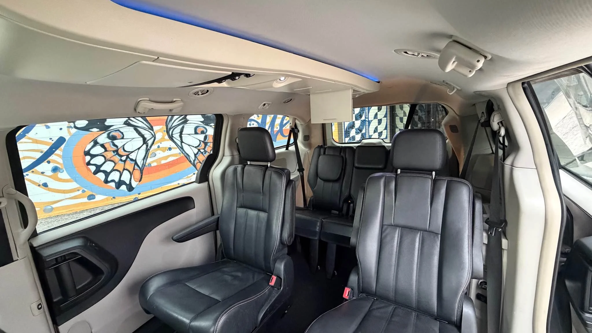 2012-chrysler-town-and-country-touring-15.jpg