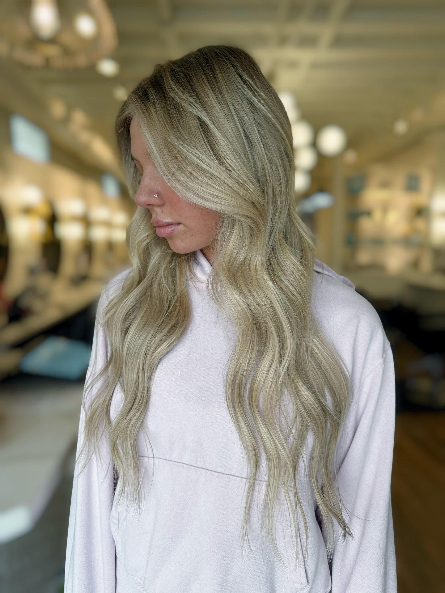 𝗧 𝗥 𝗔 𝗡 𝗦 𝗙 𝗢 𝗥 𝗠 𝗔 𝗧 𝗜 𝗢 𝗡

Brighter, blended and longer for this bombshell ✨

Full Lived In Blonde Service and 1 row of genius wefts
&bull;
&bull;
&bull;
#royaloakhairextension #Blonding #royaloakhairstylist