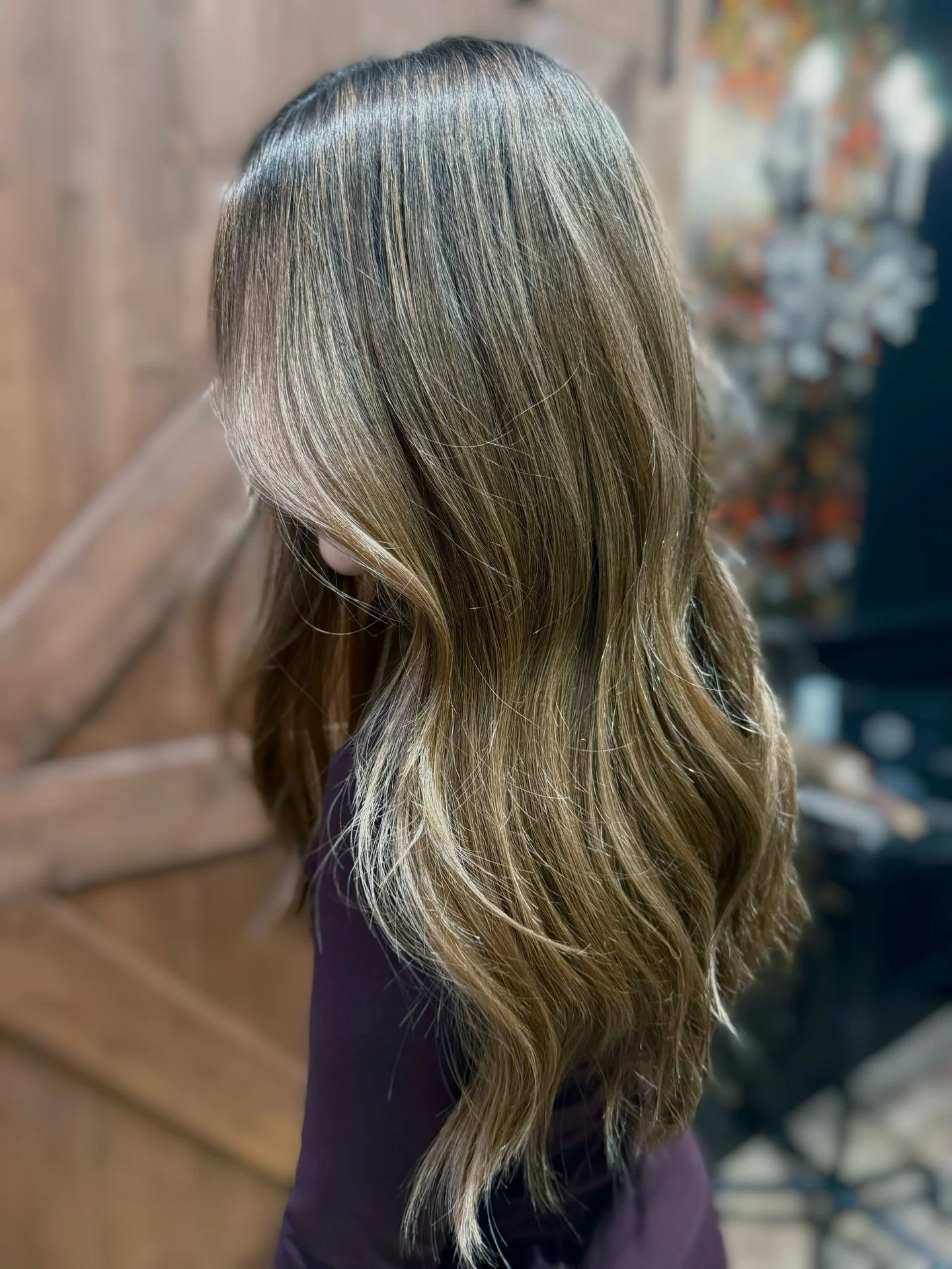 Counting down the days until it&rsquo;s no longer dark at 5pm for hair pictures but this blend was too good to pass up an opportunity to take a picture of! 
&bull;
&bull;
&bull;
#royaloakhairstylist #livedincolor #booknow